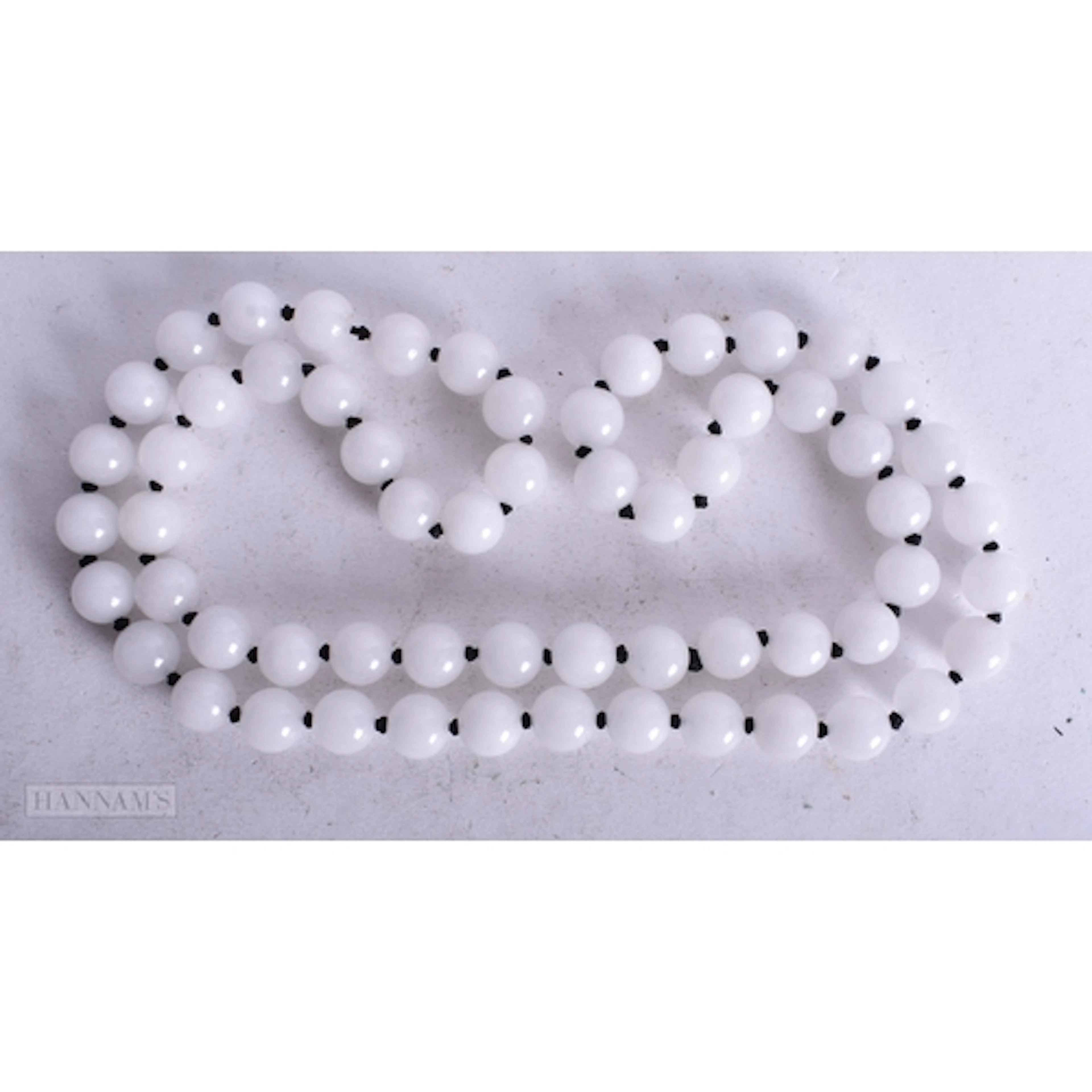 A STRING BEAD WHITE JADE NECKLACE. 73 cm