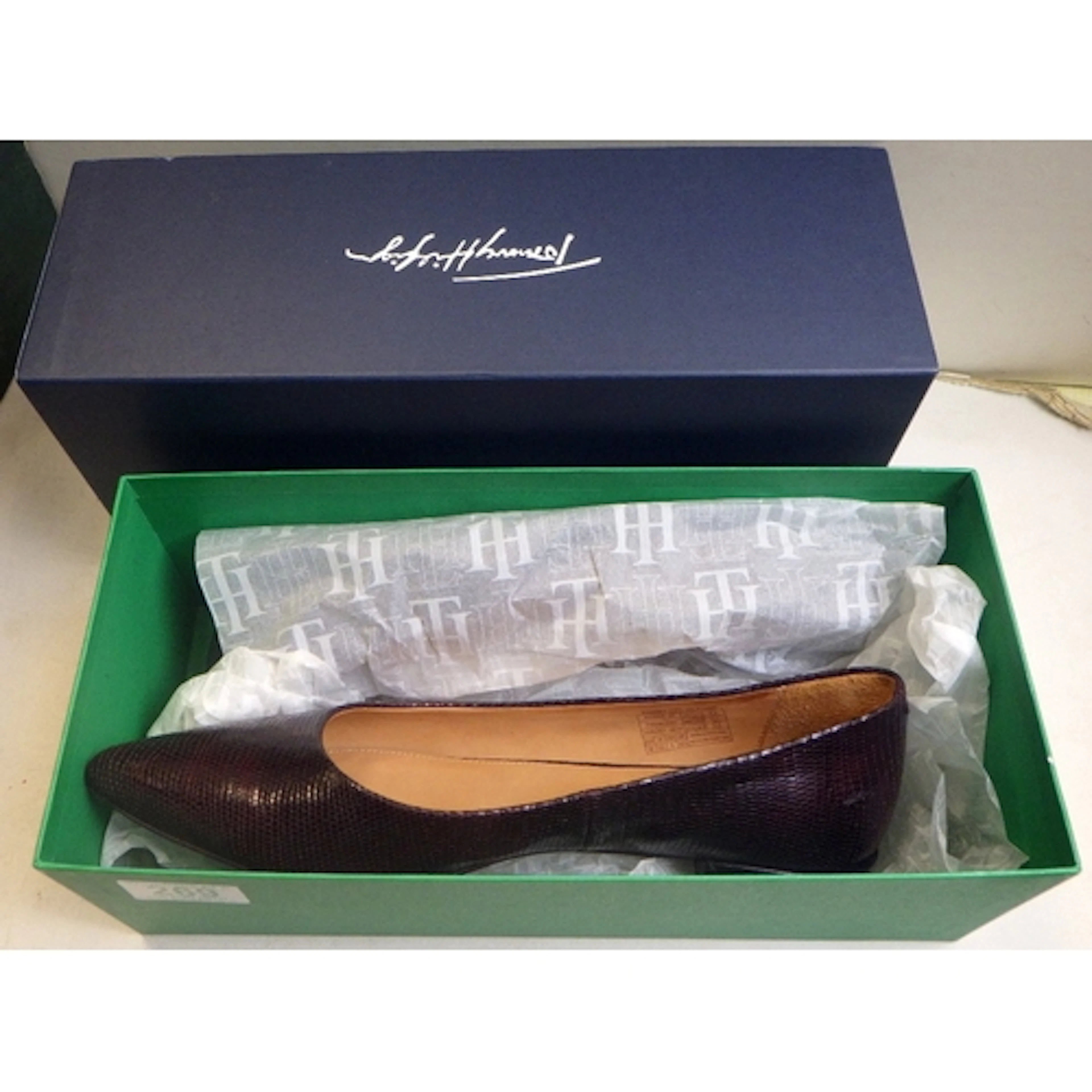 A pair of used Tommy Hilfiger ladies shoes (size 40)
