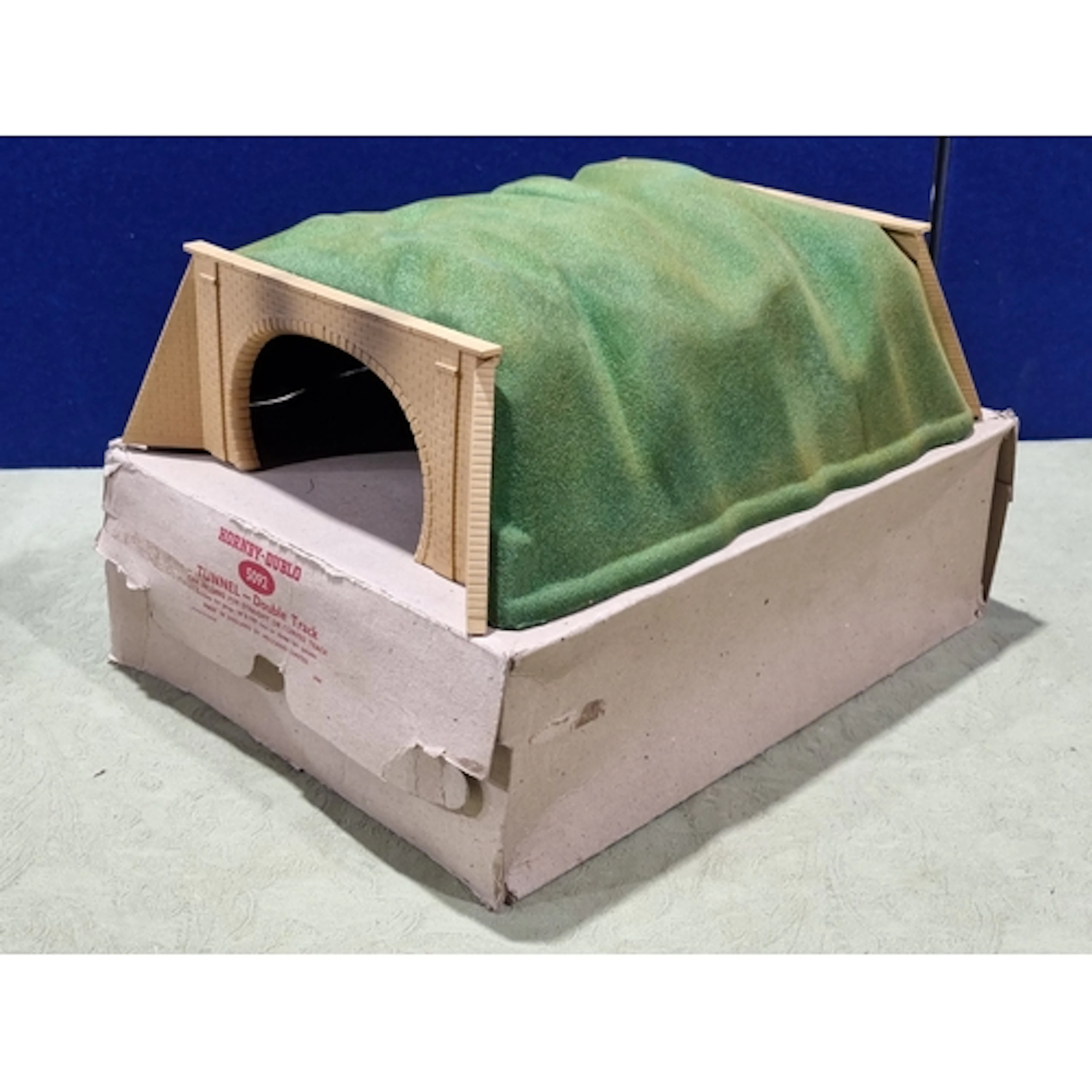 A boxed Hornby Dublo 5092 Double Track Tunnel, Nr M, box Ex ...