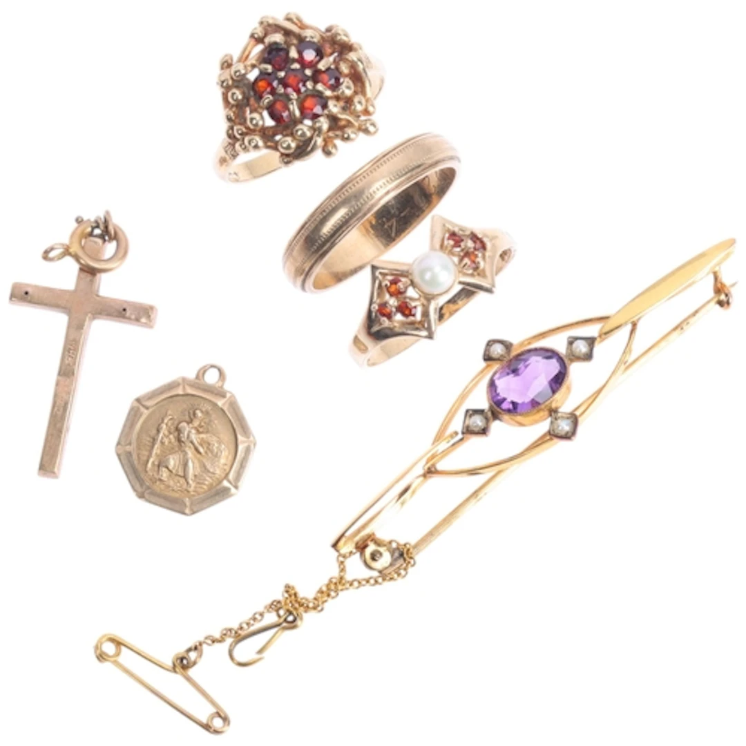Various 9ct gold jewellery, including St Christopher pendant...
