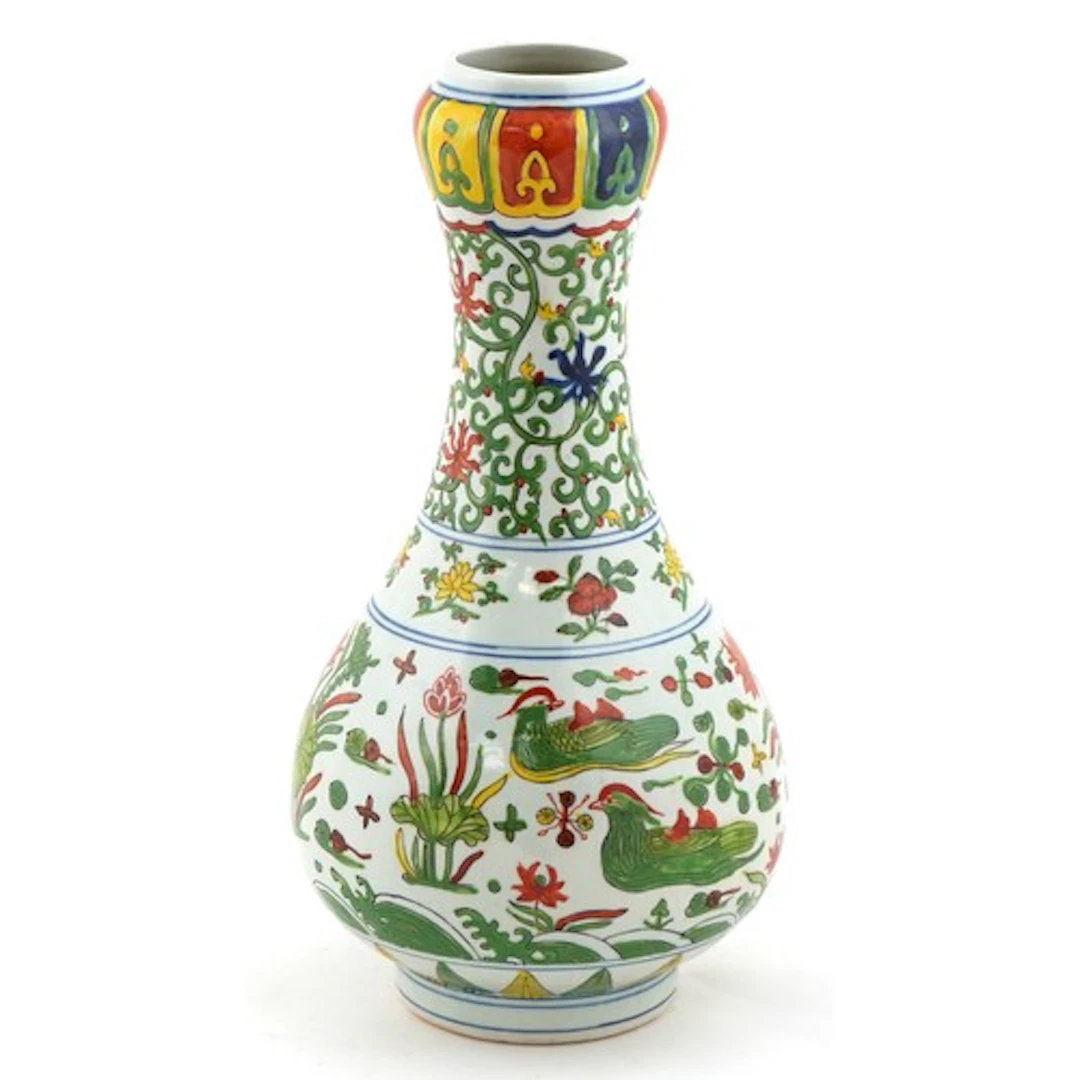Large Chinese wucai porcelain garlic top bottle vase hand pa...
