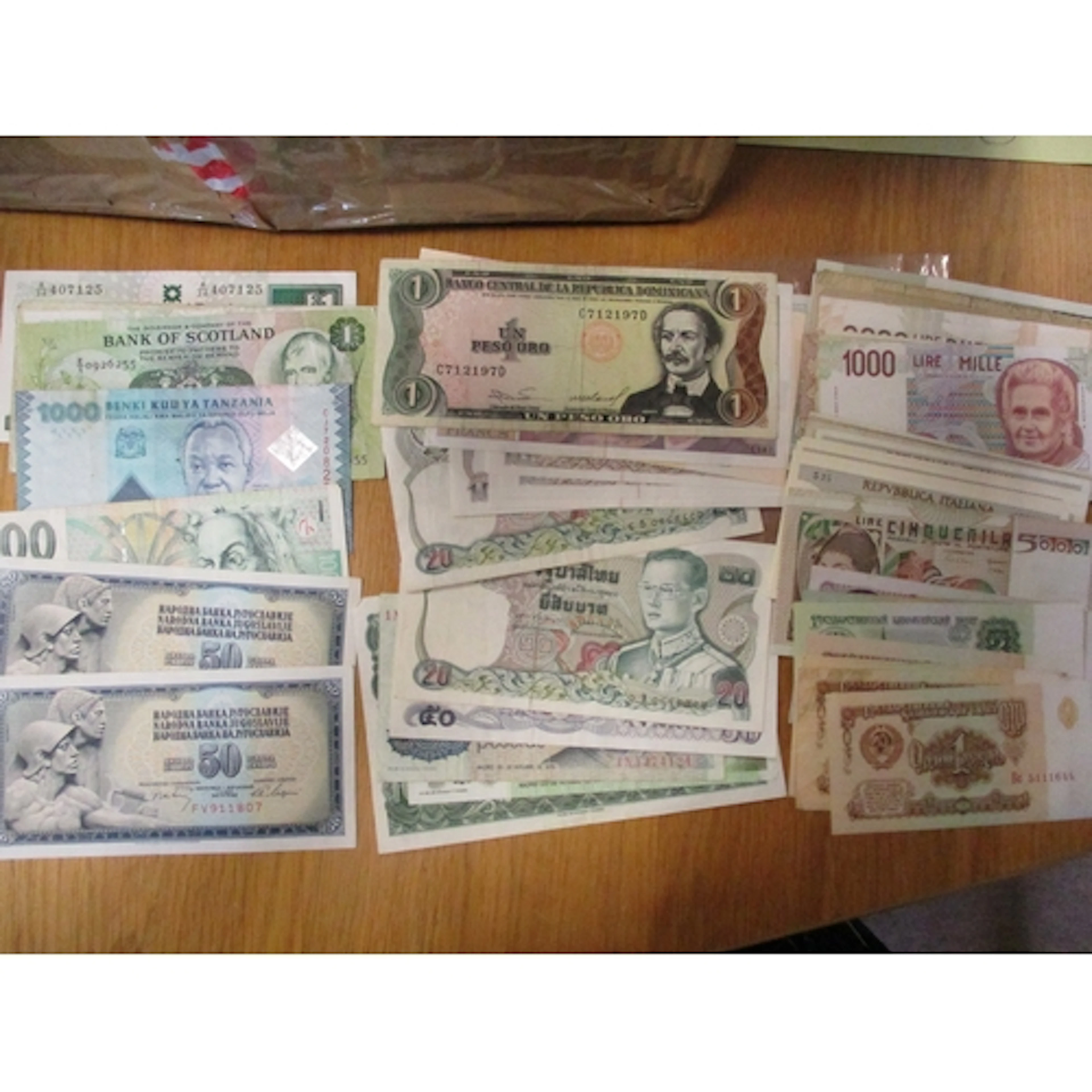 Accumulation with GB banknotes, world banknote ranges fine t...