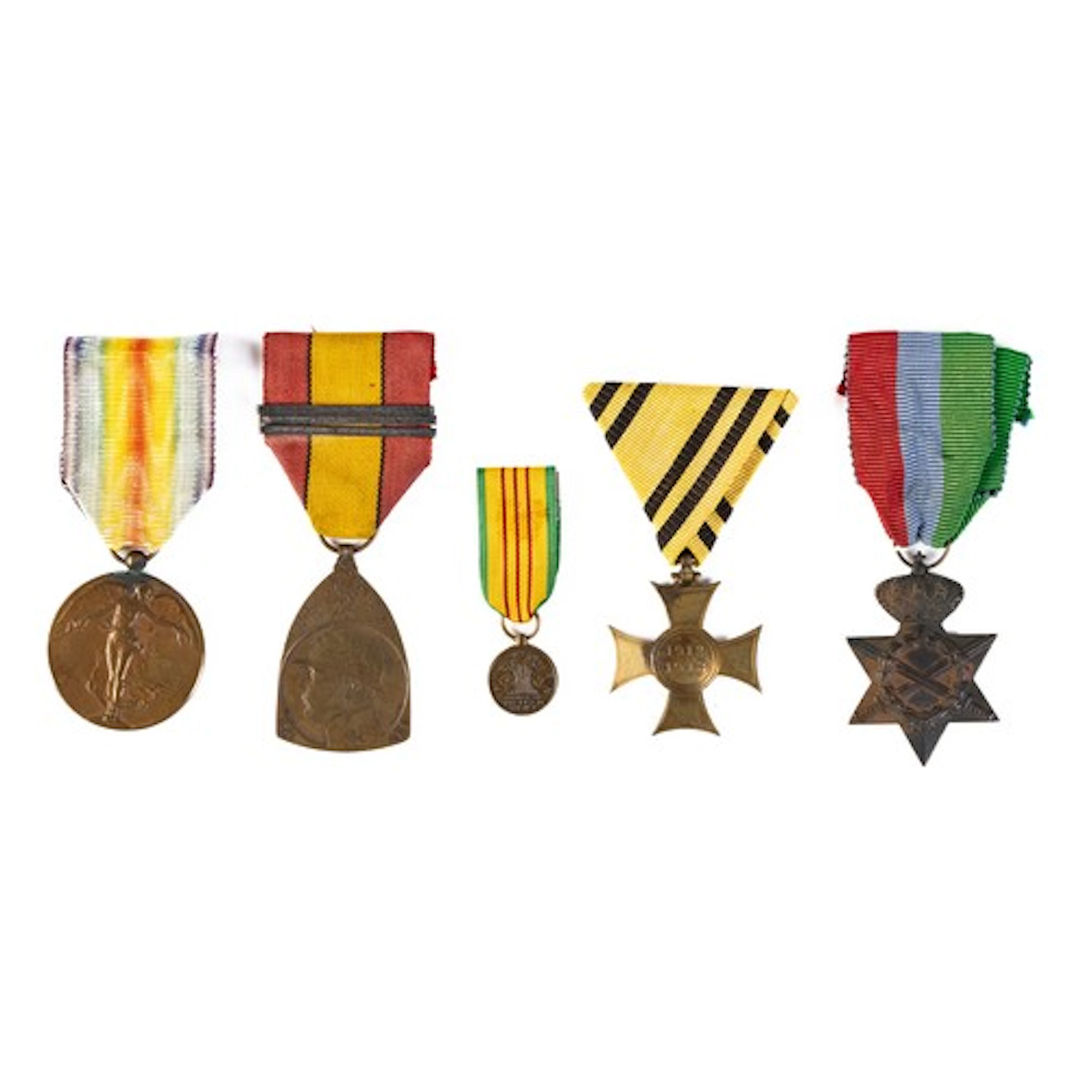 World medal range with: 1. Belgium WW1 War Medal with 3 bars...