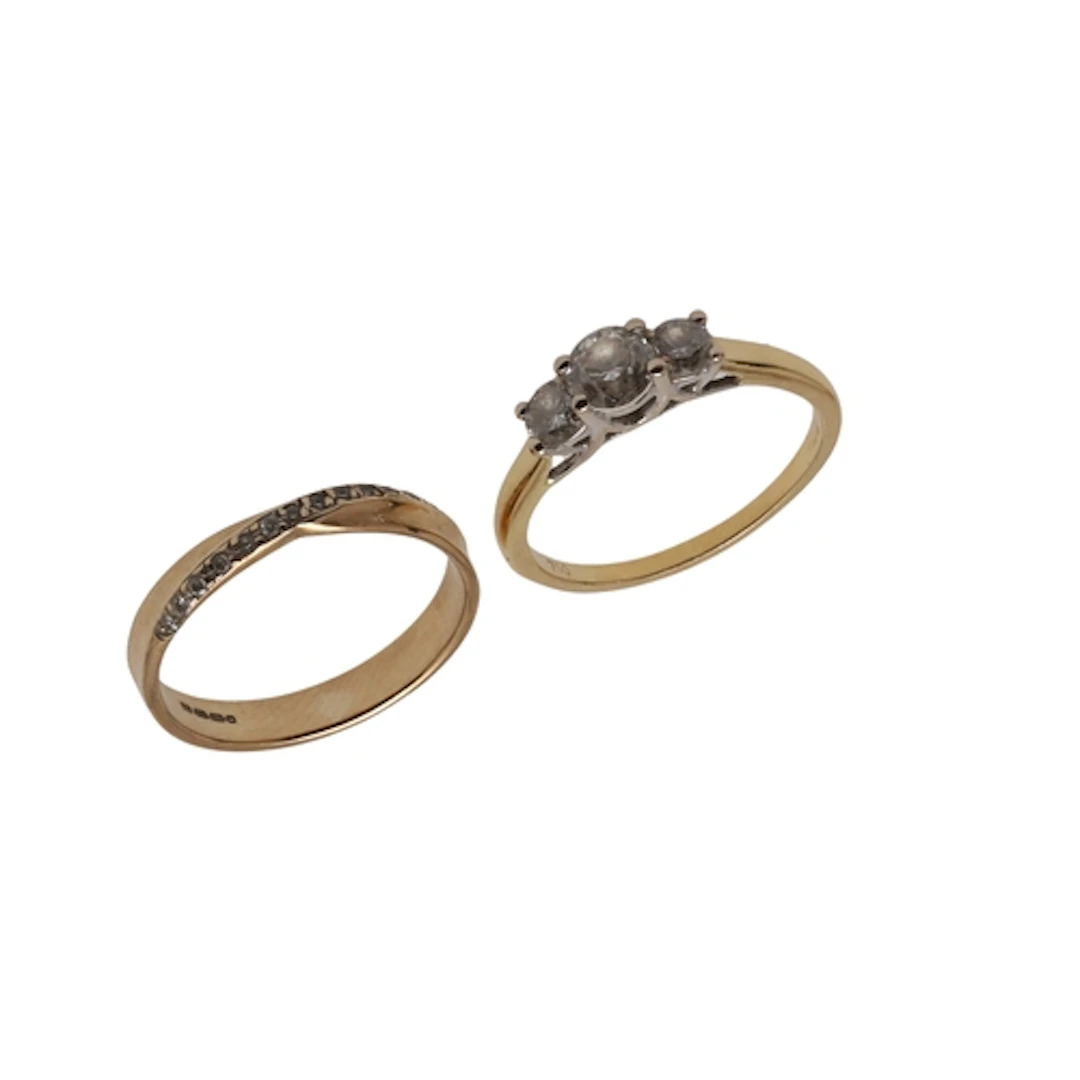 A DIAMOND THREE STONE RING. mounted with three round brillia...