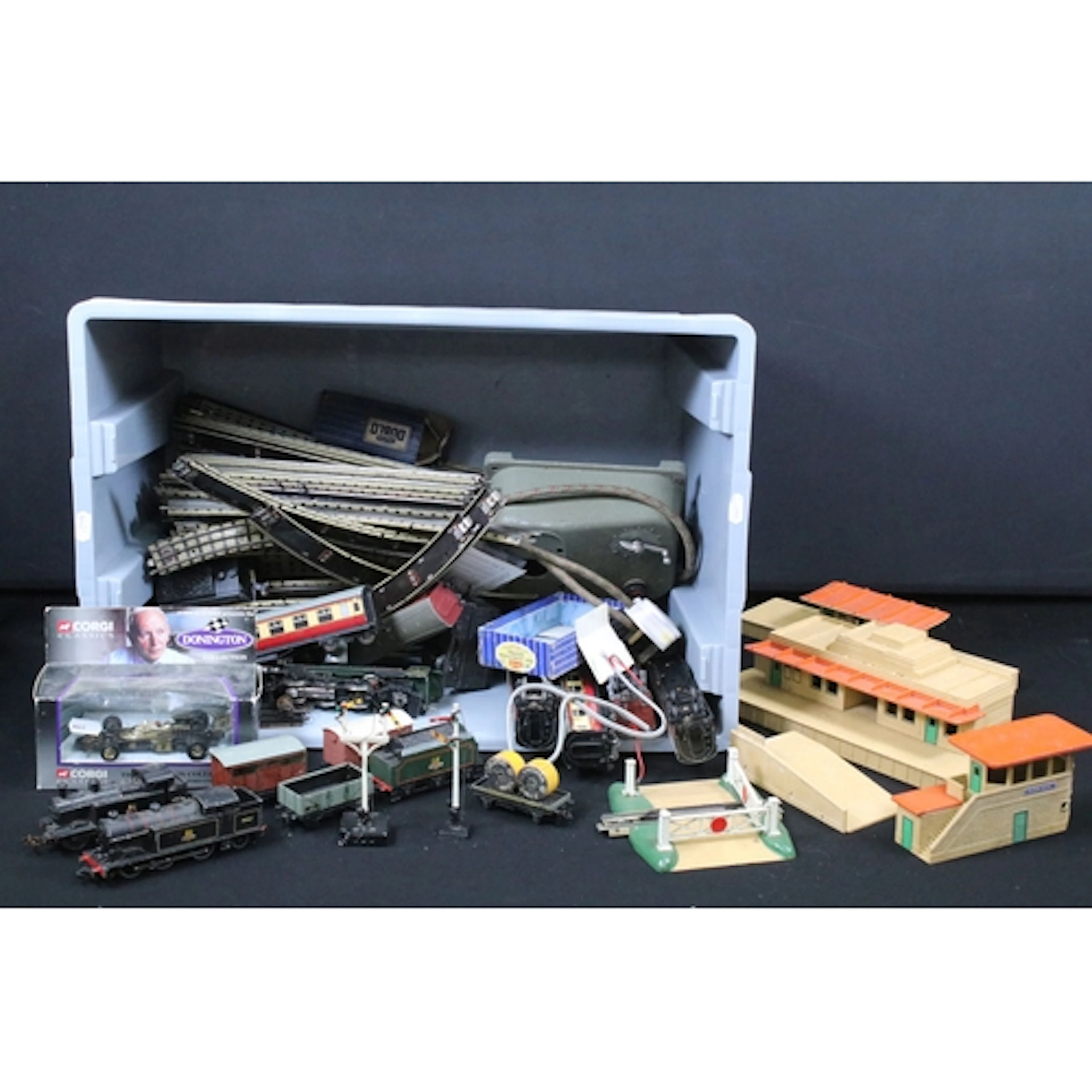 Collection of Hornby Dublo model railway to include 3 x loco...