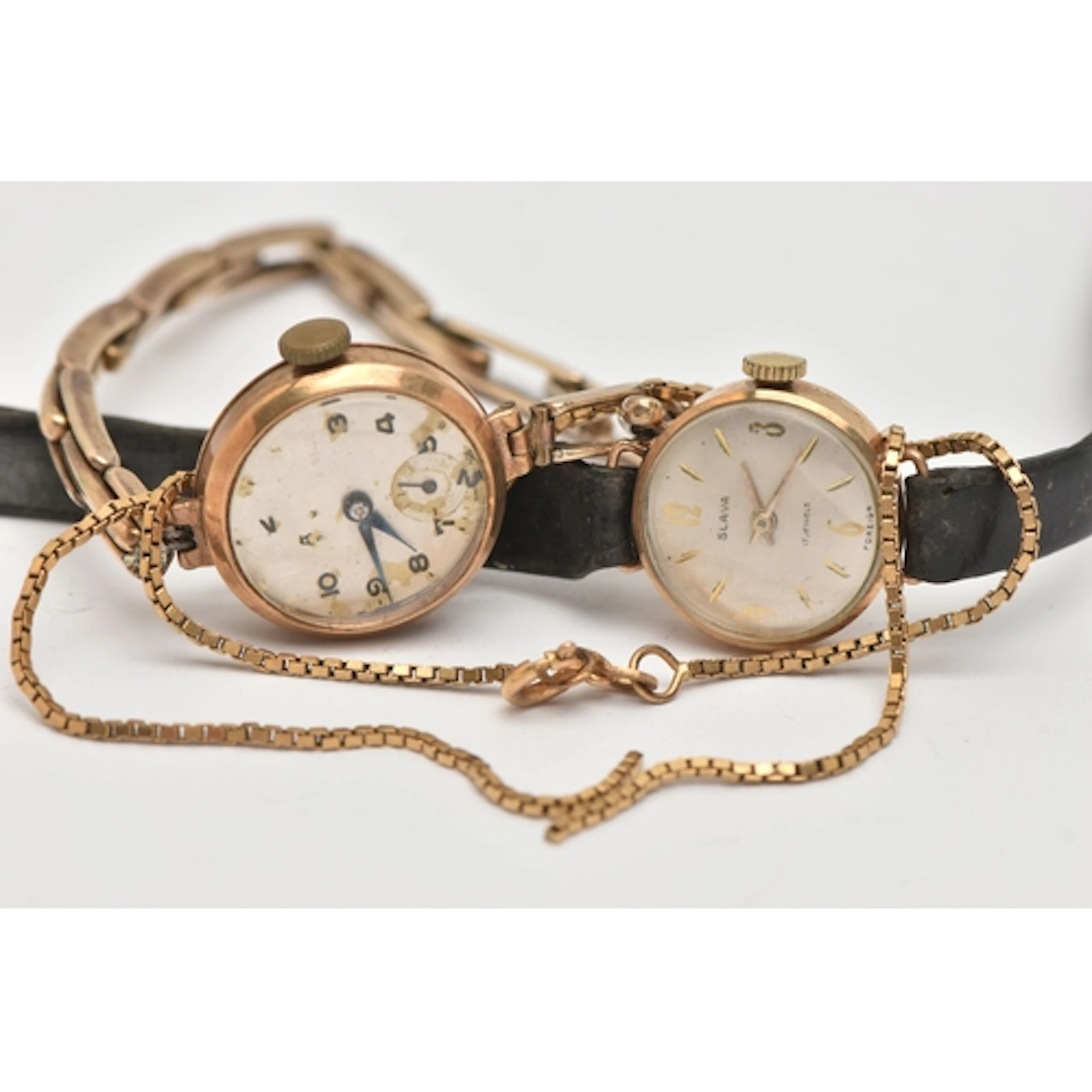 A 9CT GOLD FINE BOX LINK CHAIN AND TWO LADIES 9CT GOLD CASED...