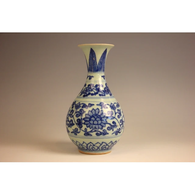 A Chinese porcelain blue and white vase, Ming Dynasty, of pe...