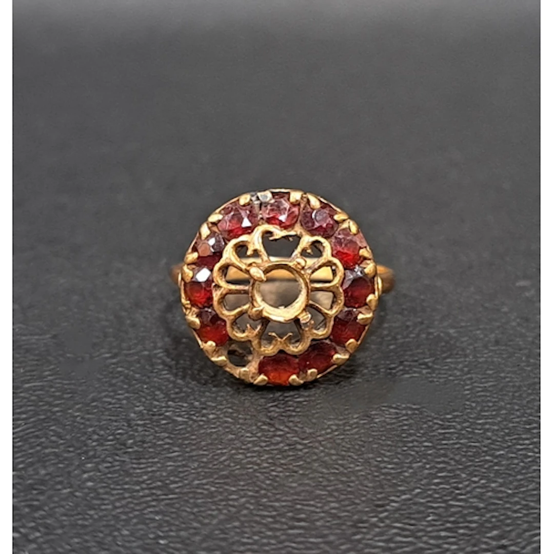 GARNET CLUSTER RING on nine carat gold shank, ring size P an...
