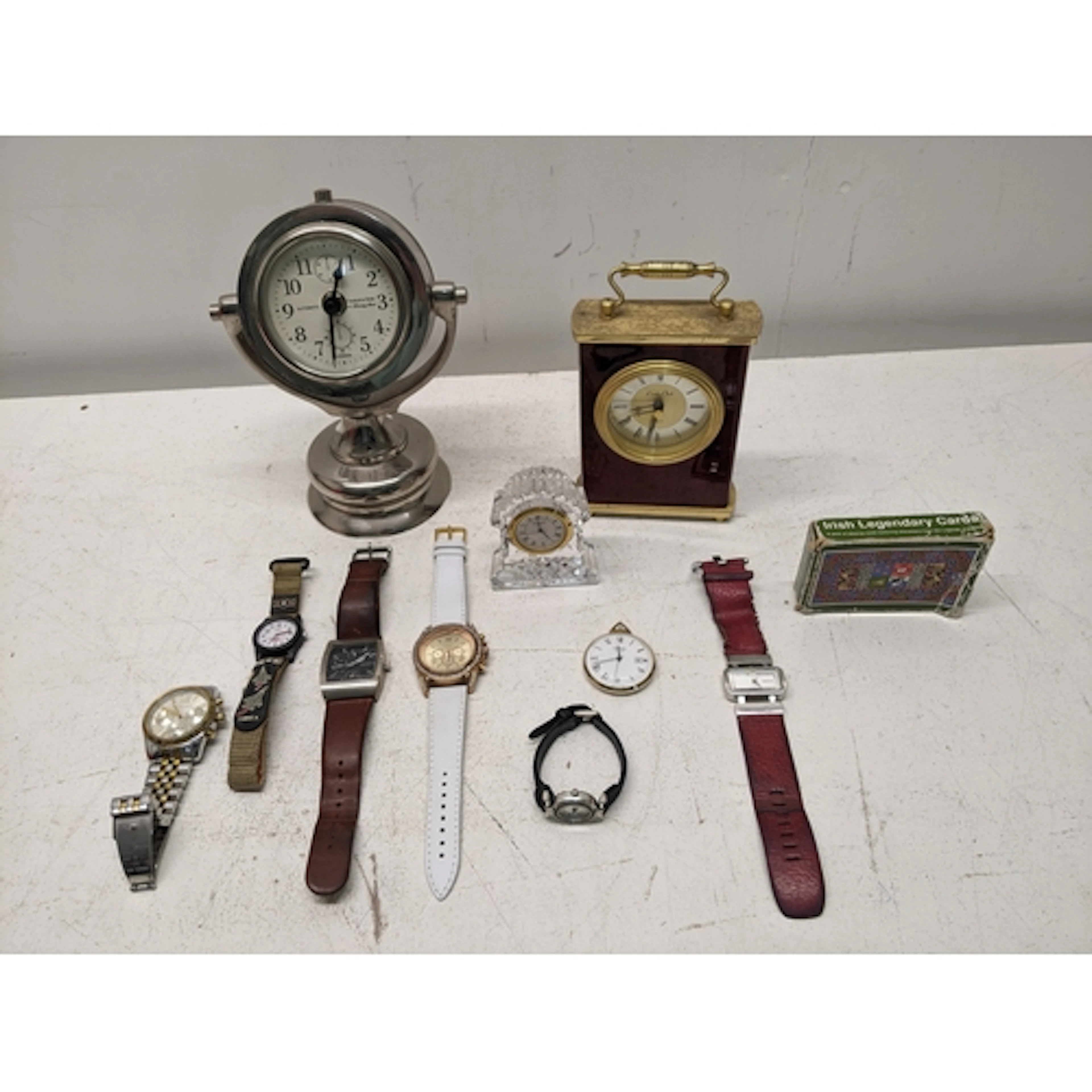 A mixed group of wrist watches and quartz clocks to include ...