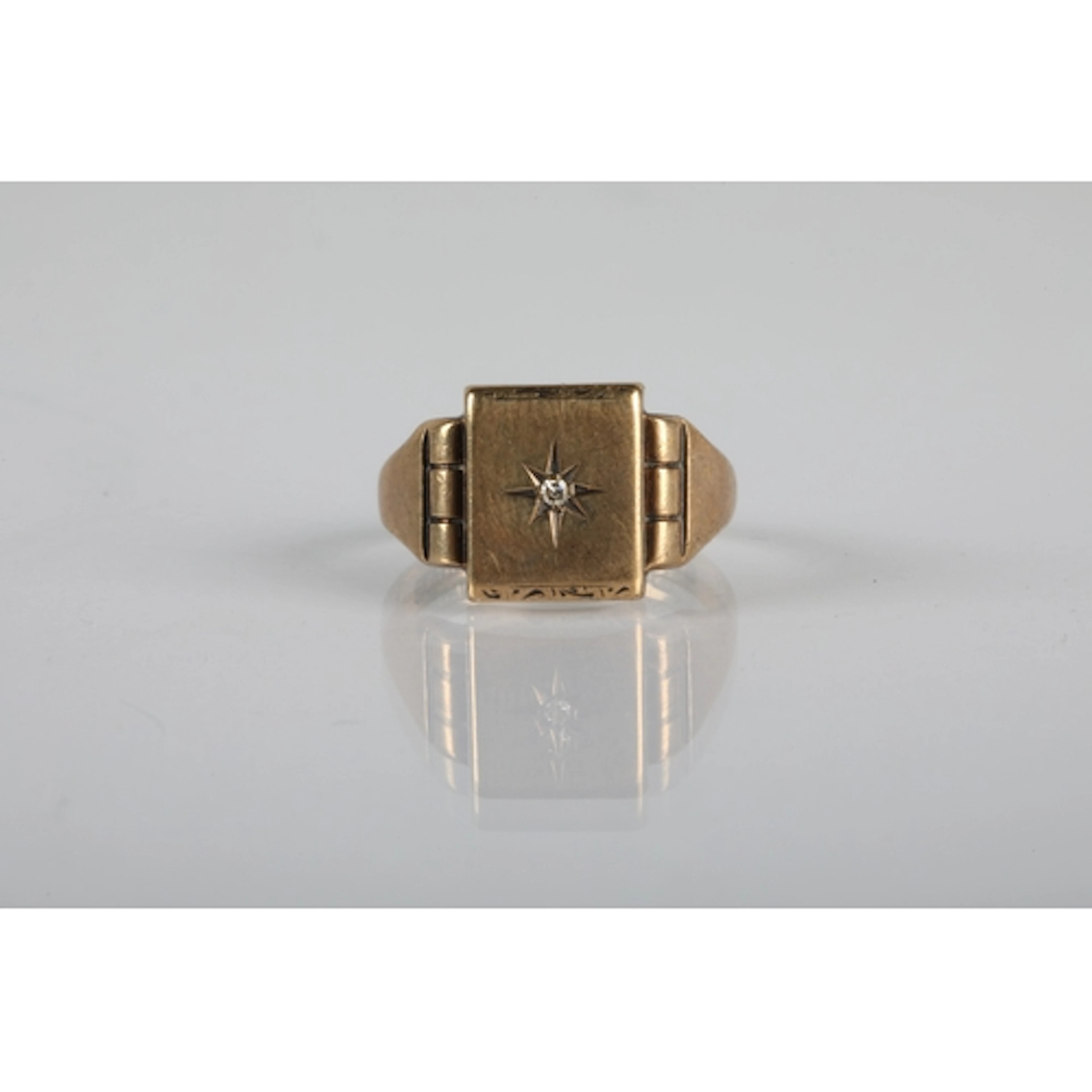 9ct gold gents signet ring set with small diamond, ring size...