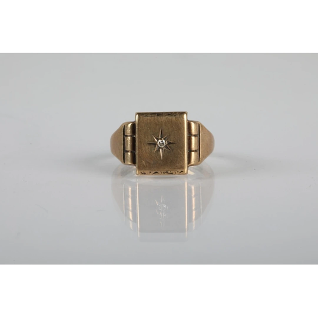 9ct gold gents signet ring set with small diamond, ring size...