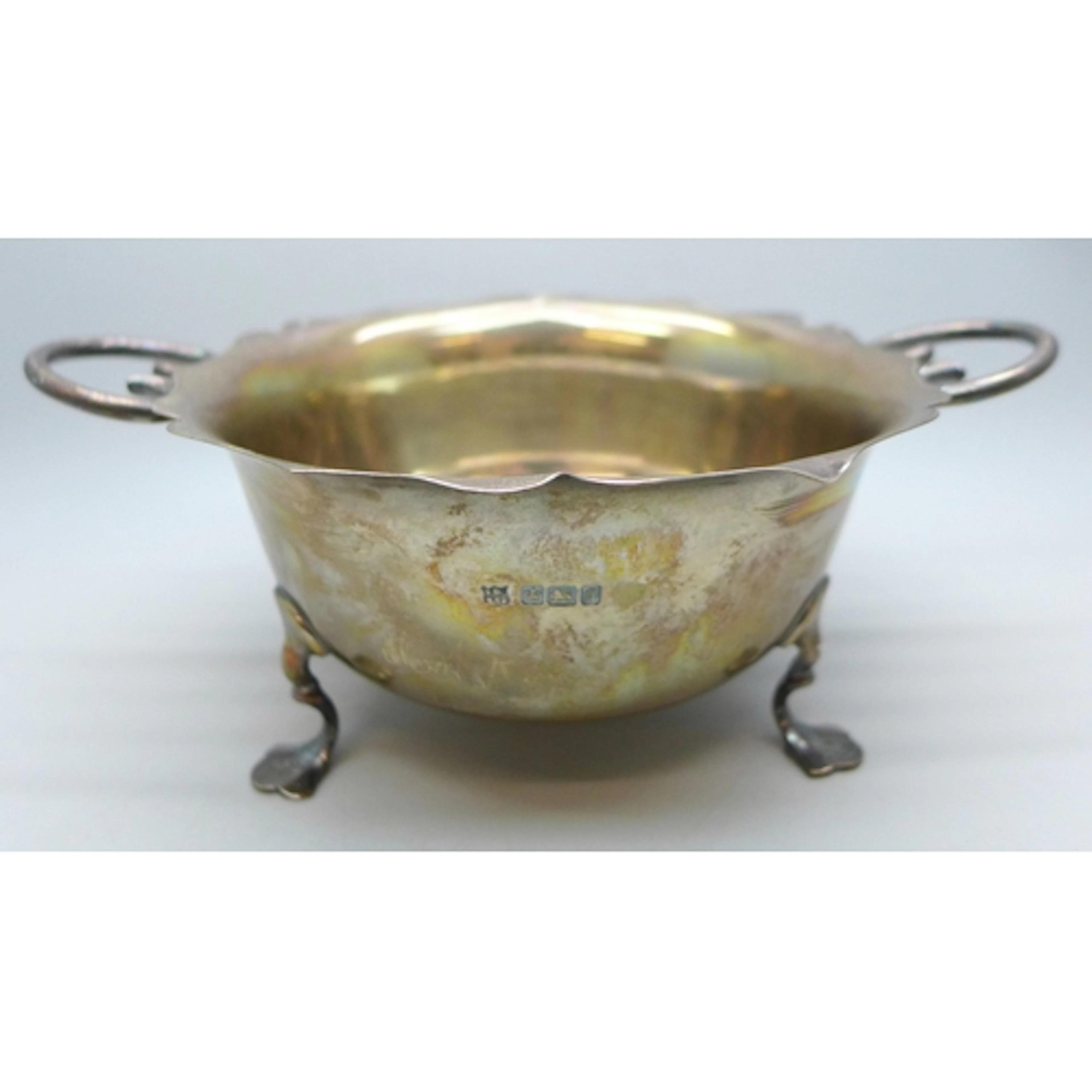 An Edwardian silver two handled sugar bowl, Sheffield, 1908,...