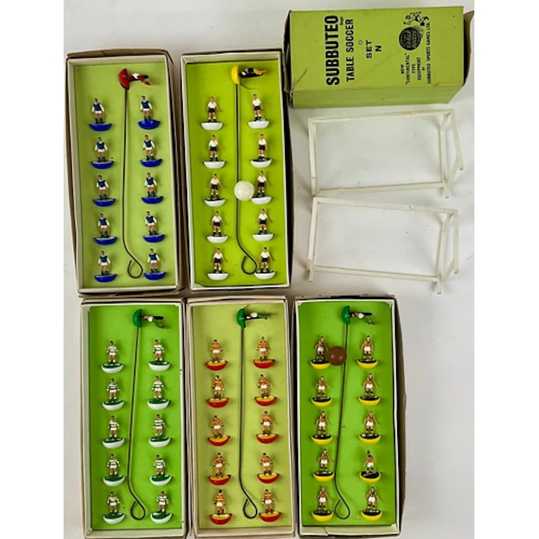 Subbuteo - assorted teams 00 scale players, including Derby ...