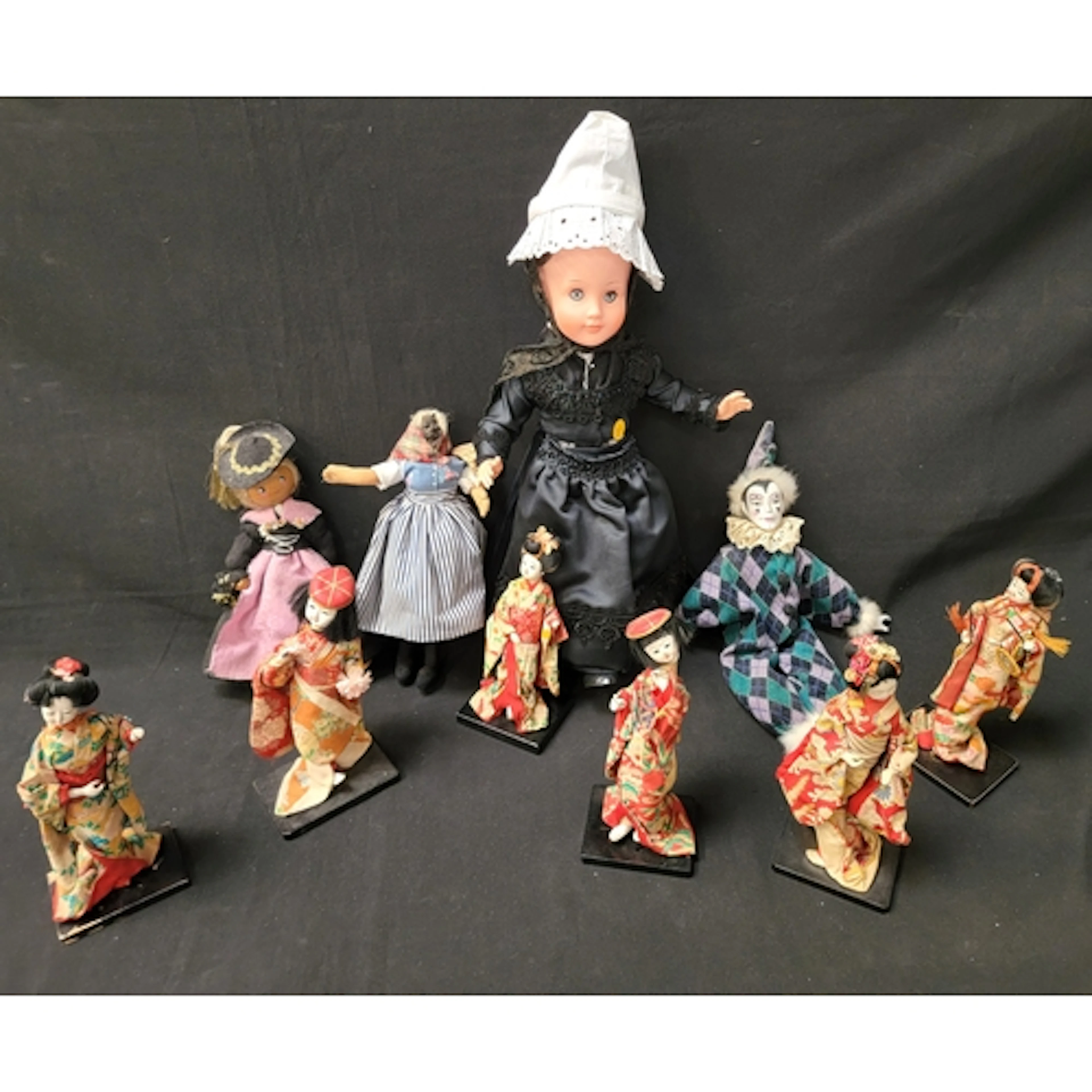 COLLECTION OF DOLLS including six Ningyo-style geishas, a p...