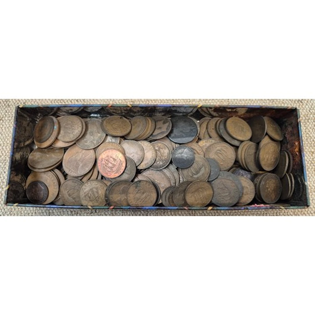 A tin of assorted old copper coins.