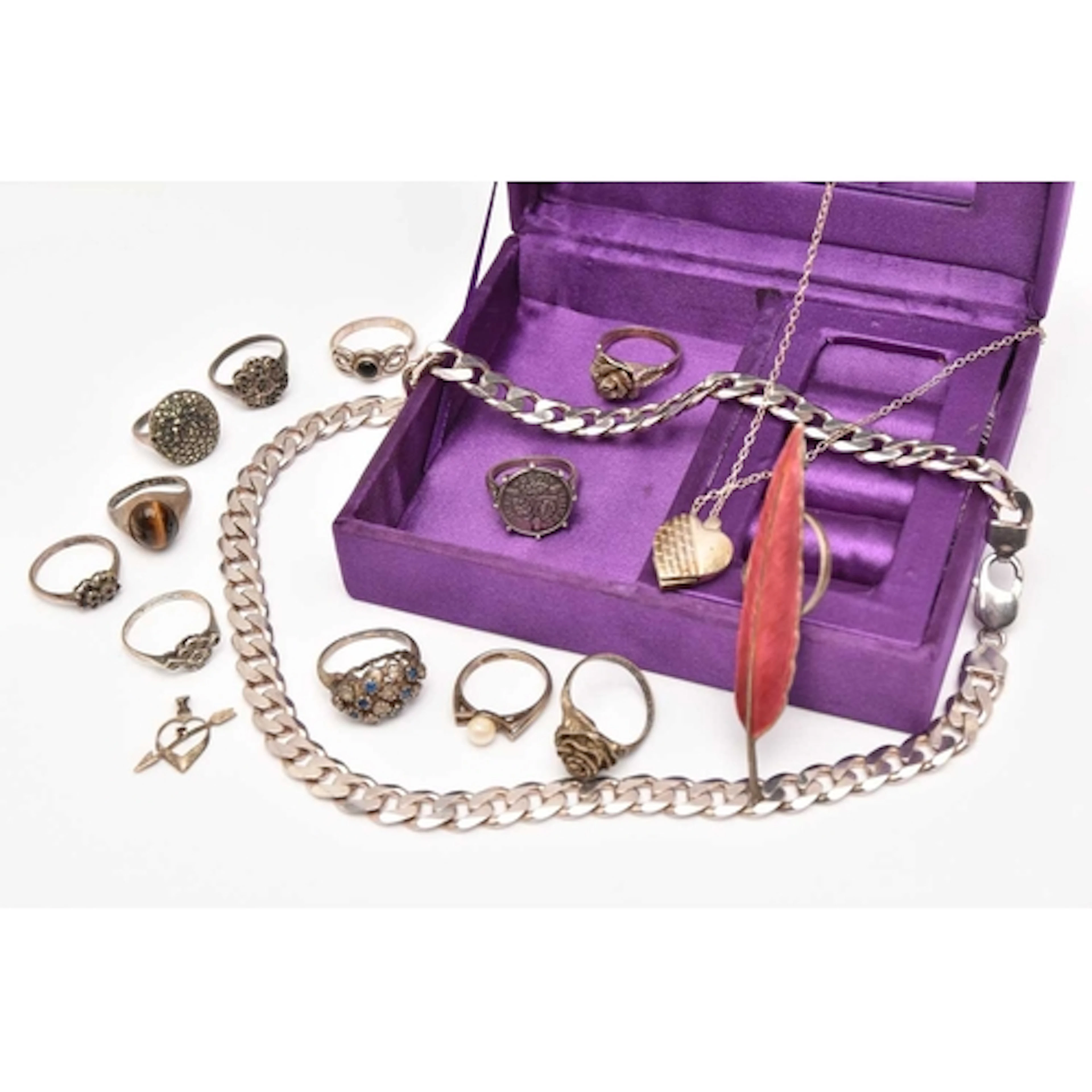 A SMALL BOX OF ASSORTED JEWELLERY, to include a heavy silver...