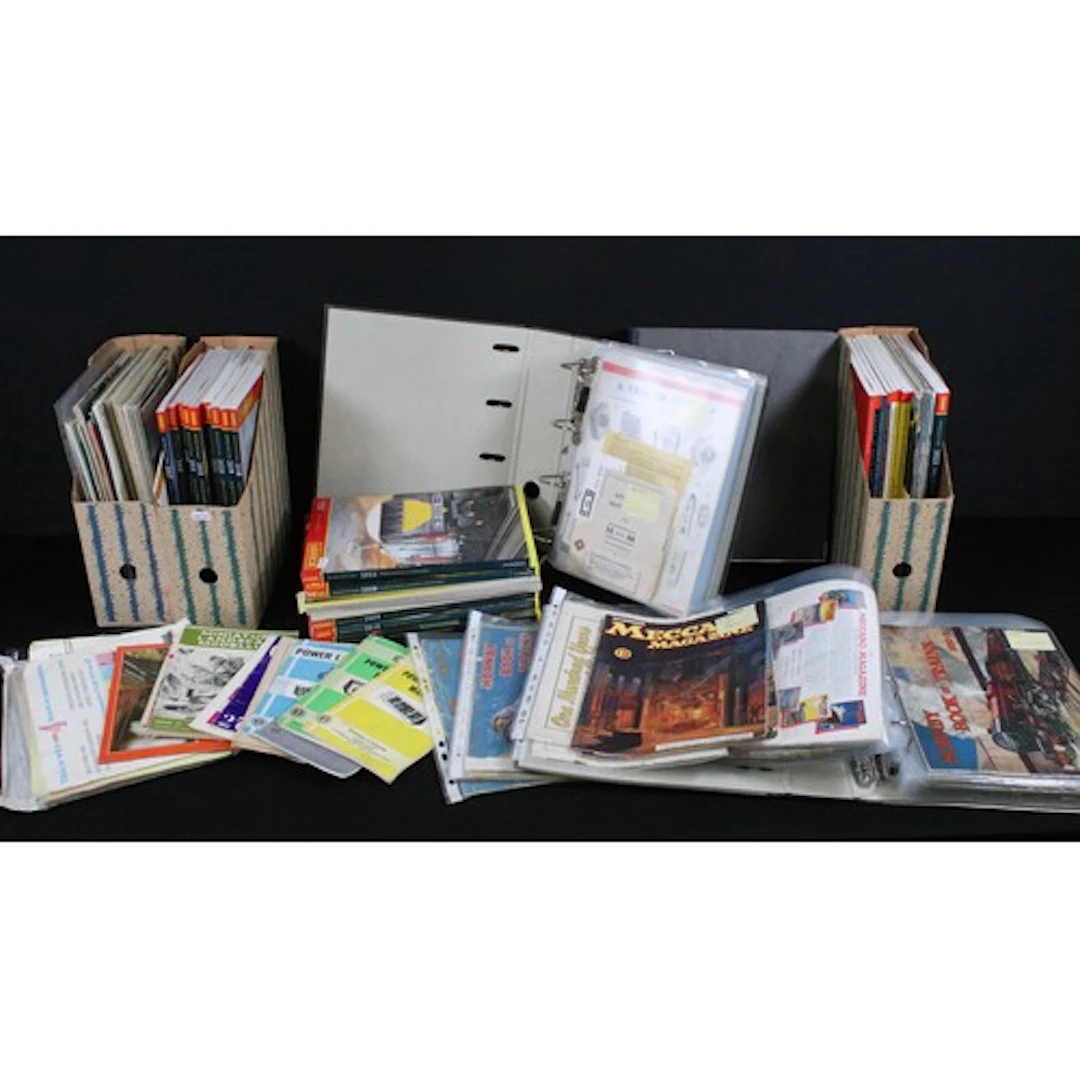 Large collection of model railway booklets, brochures and ep...