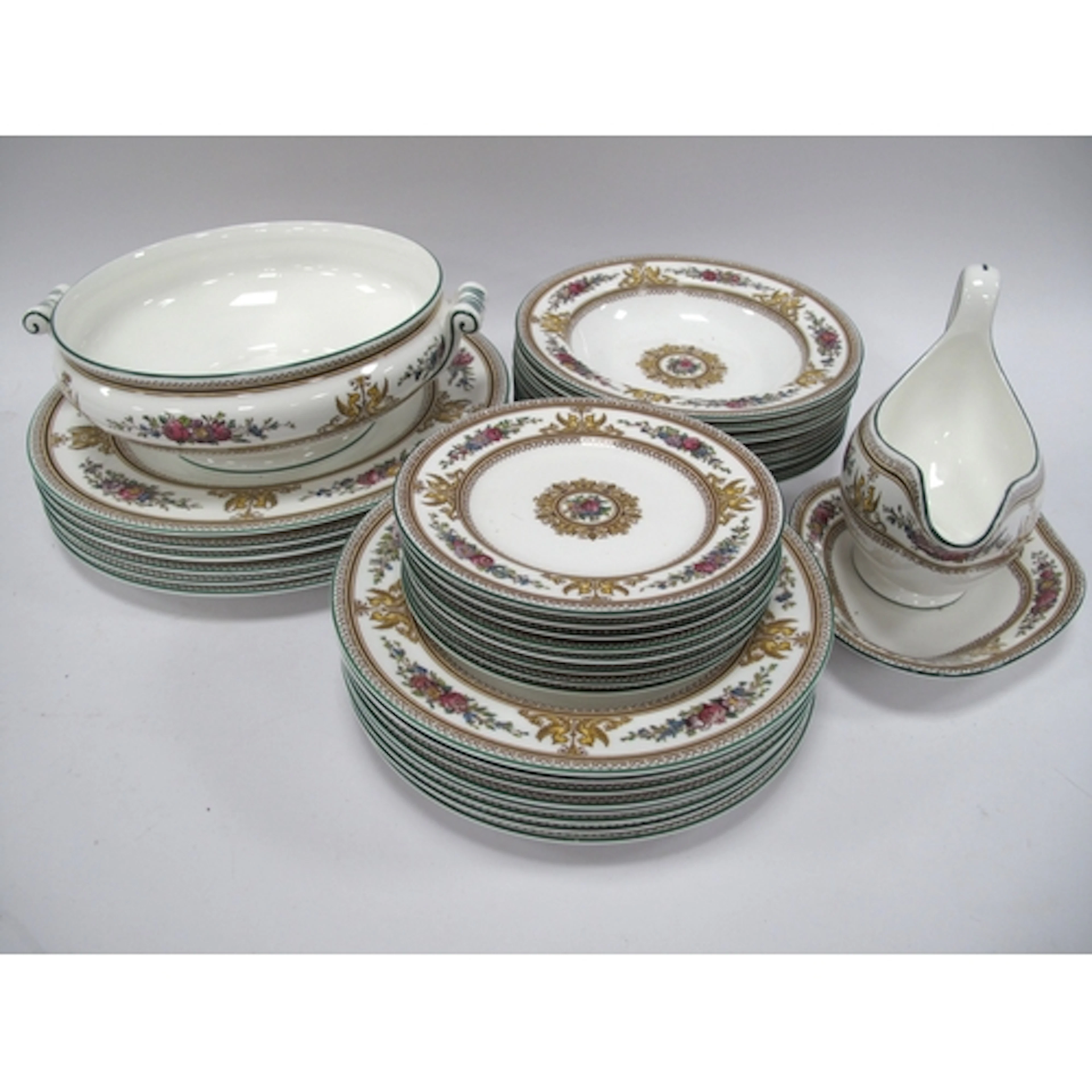 Wedgwood "Columbia" W595 pattern dinner service, including t...