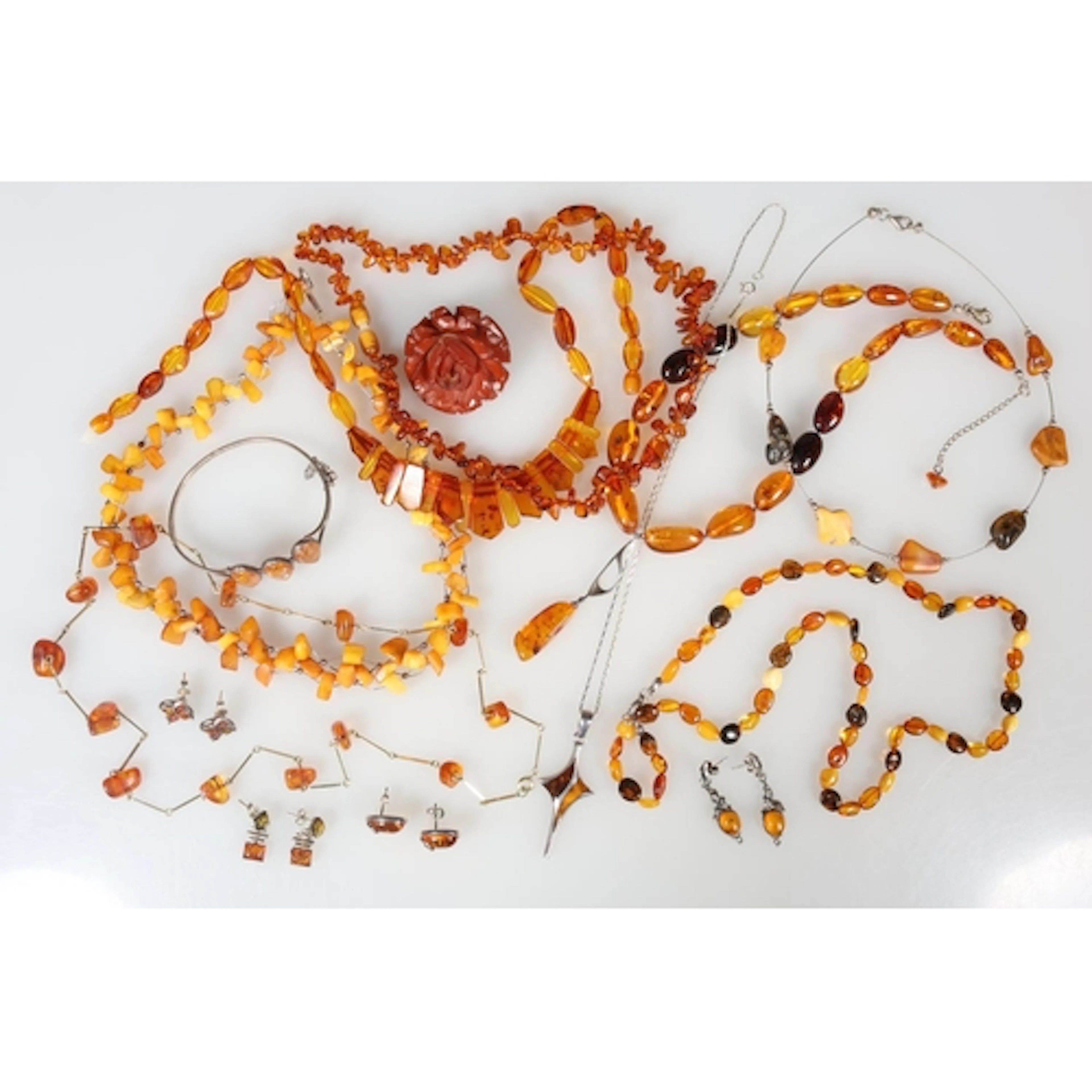 Amber set and other jewellery to include pendant necklace, e...