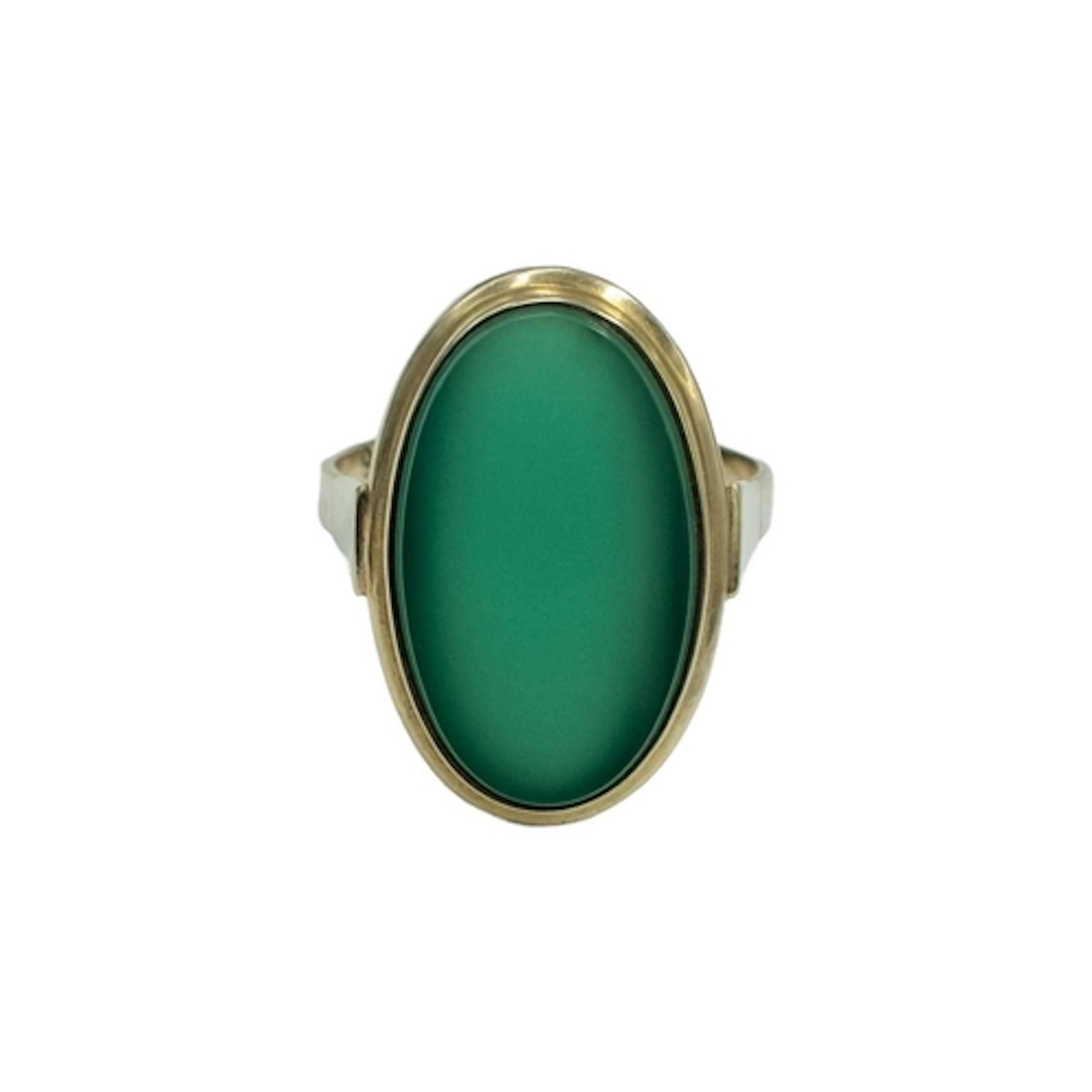 An oval chrysoprase ring, set in gold. The head measuring 22...