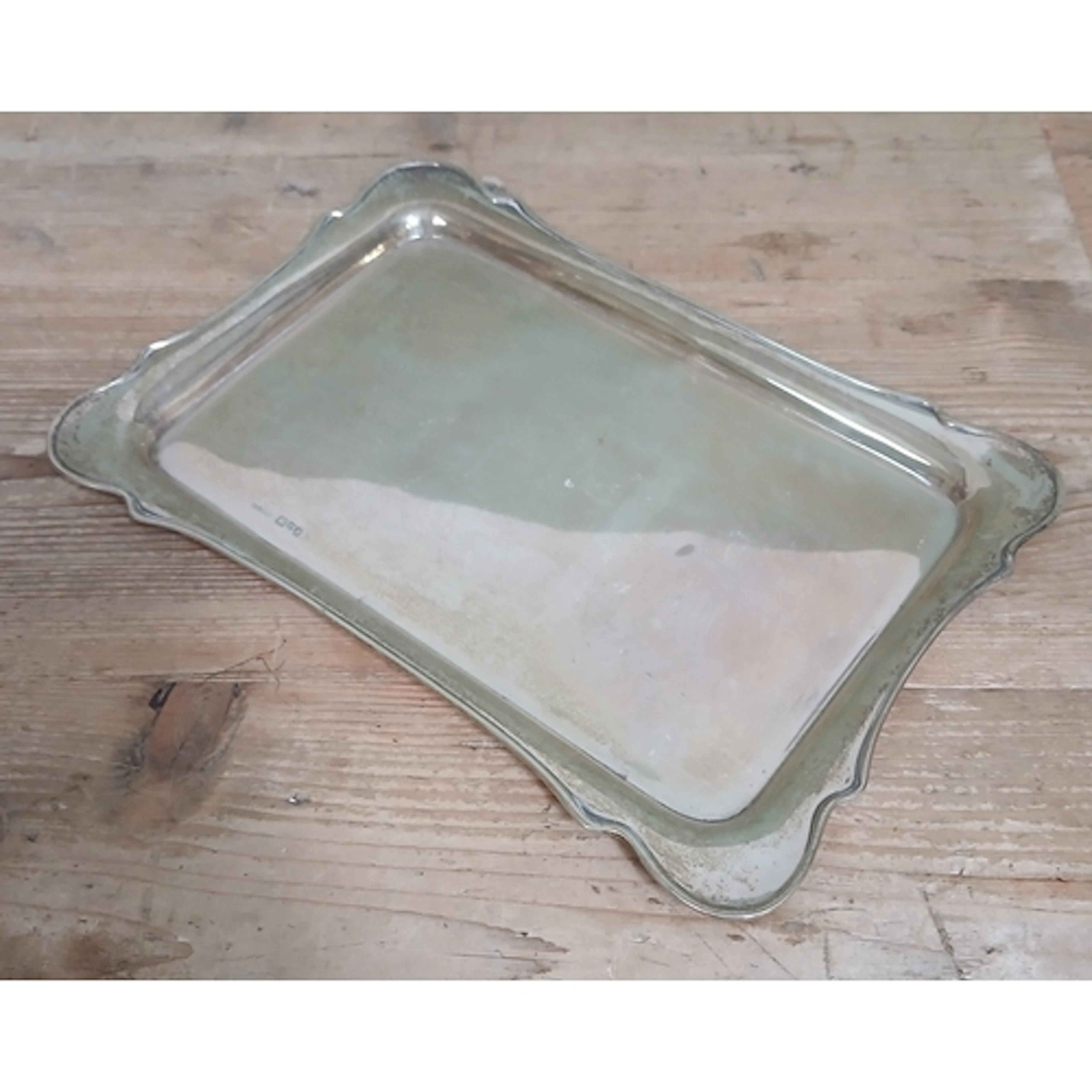 A George V silver tray, J & R Griffin Ltd, Chester 1911, len...