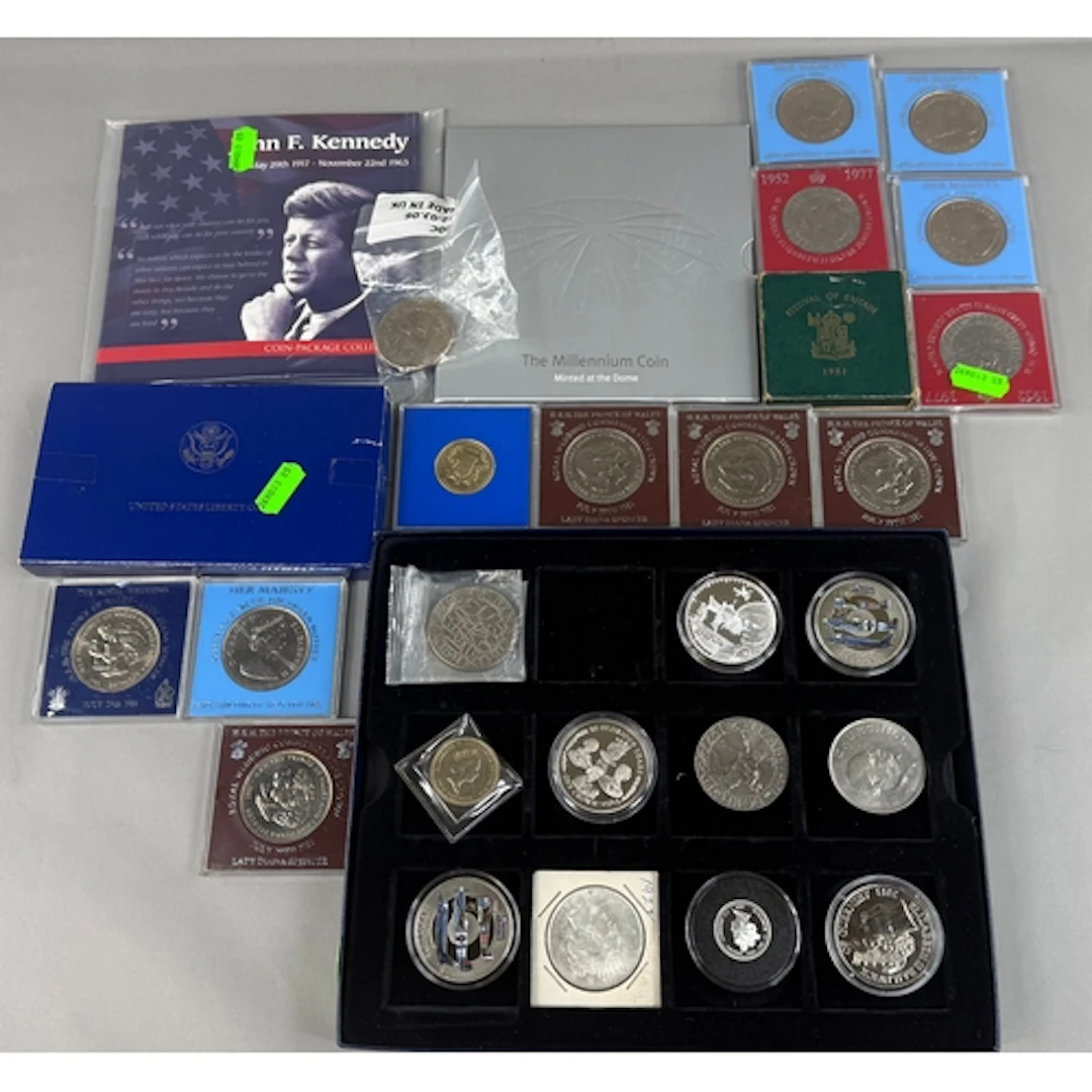 Coins: a boxed 1986 Liberty dollar, a JF Kennedy coin set, 1...