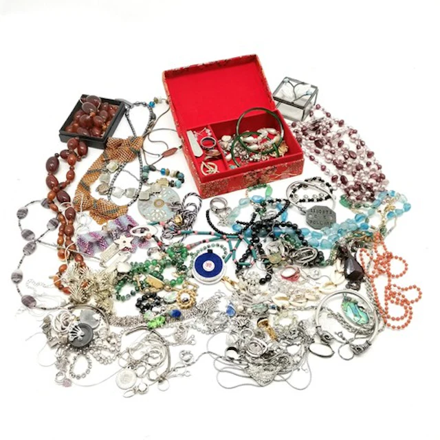 Qty of costume jewellery in silk oriental box etc inc Keswic...