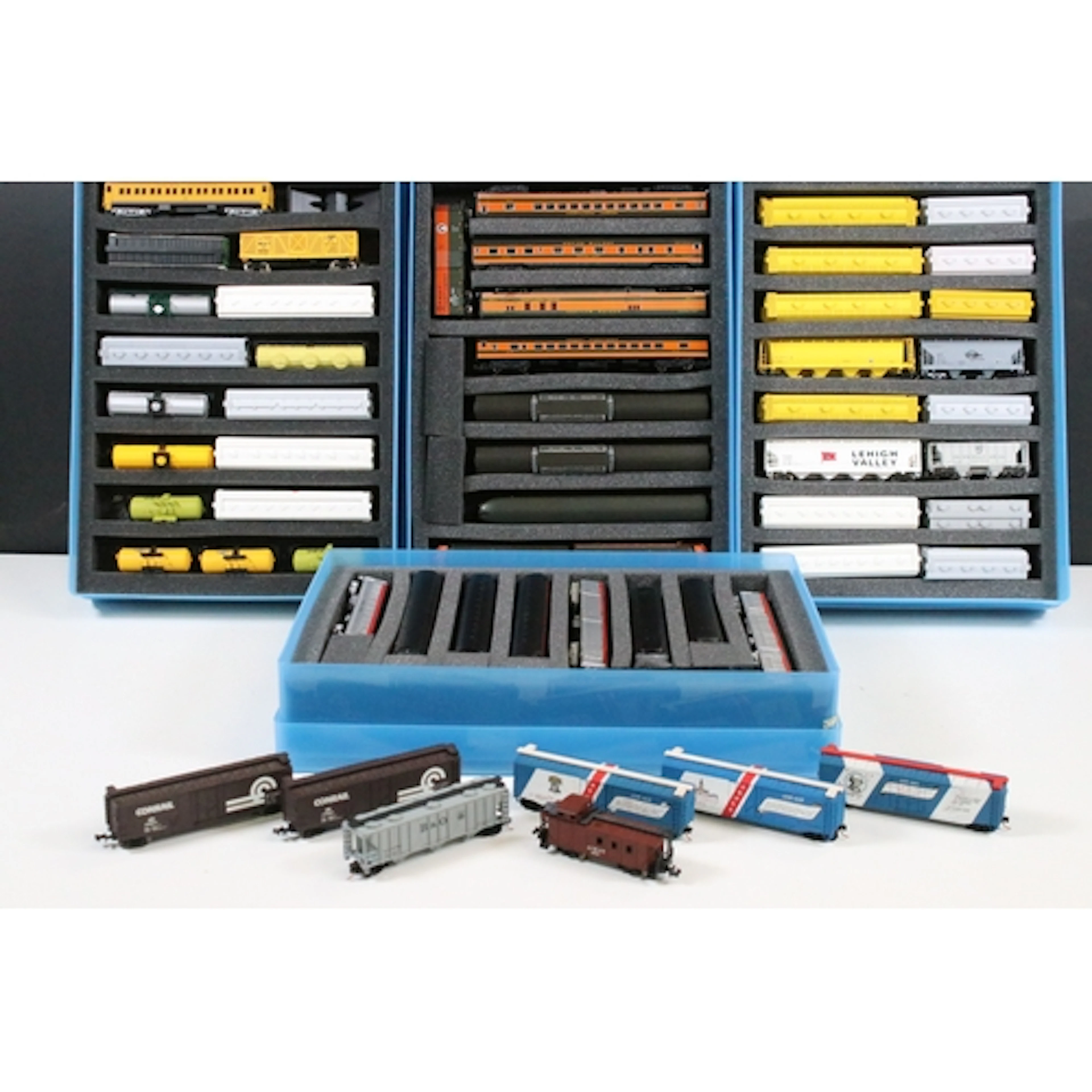 Around 50 N gauge items of rolling stock to include Micro-Tr...