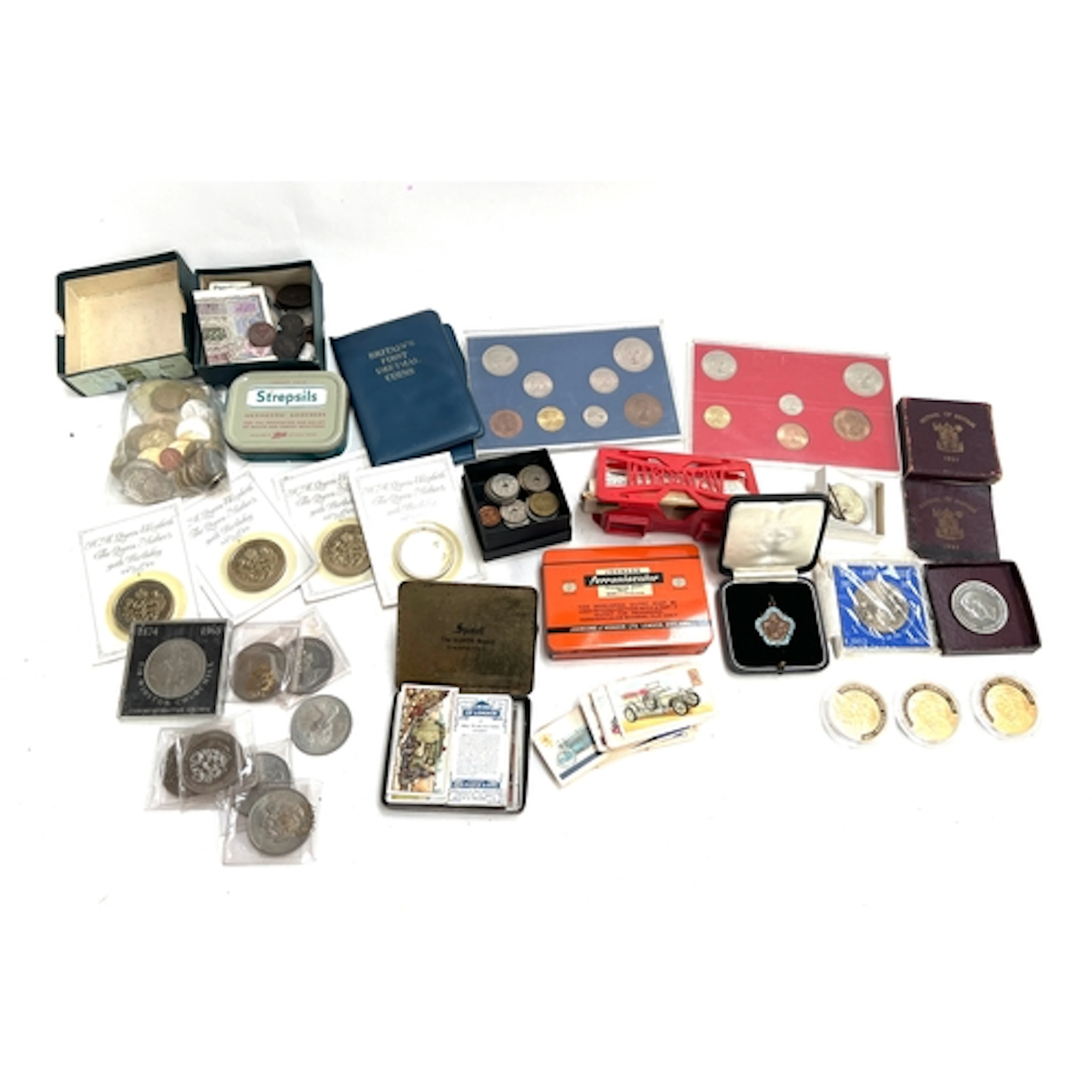 A mixed lot of mainly coins and medals; to include to Britis...