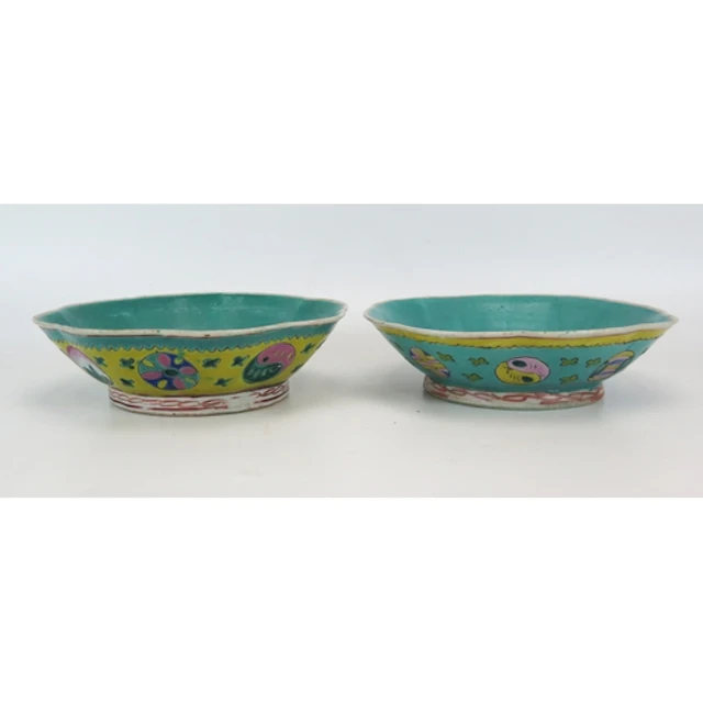 Two twentieth century Chinese dishes, of lobed form with inc...