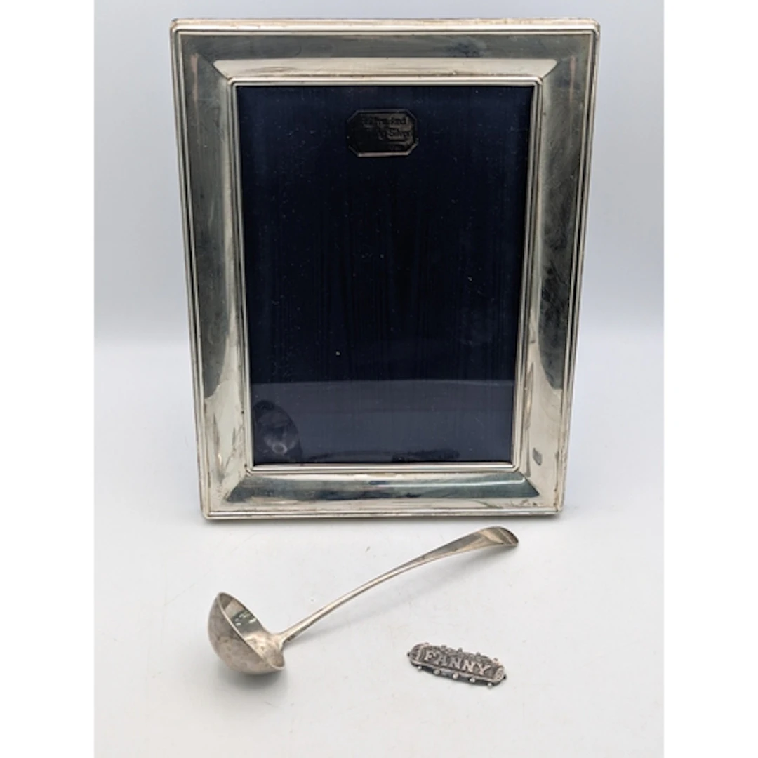 A mixed group of silver to include a continental silver sauc...