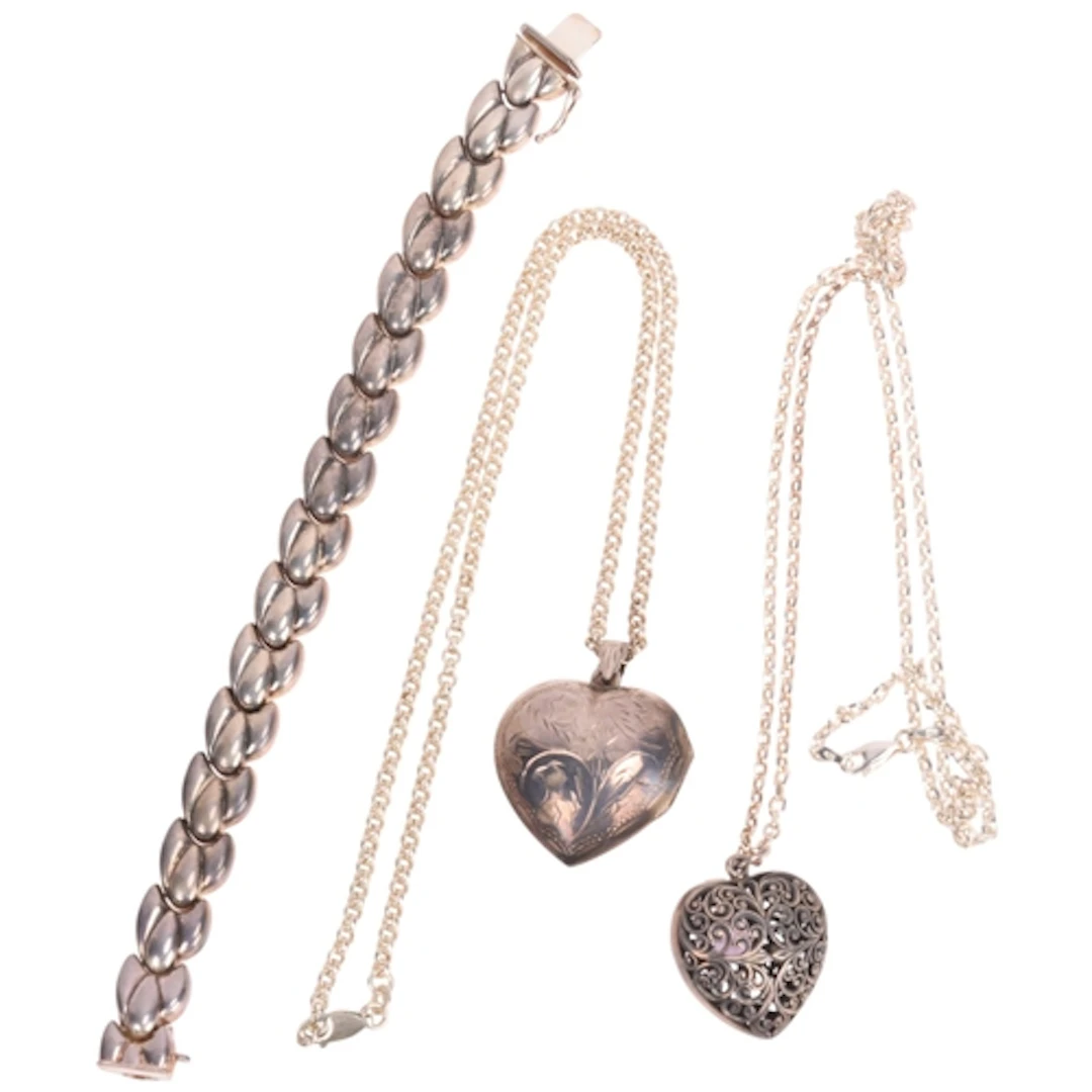 Various silver jewellery, including heart locket pendant nec...
