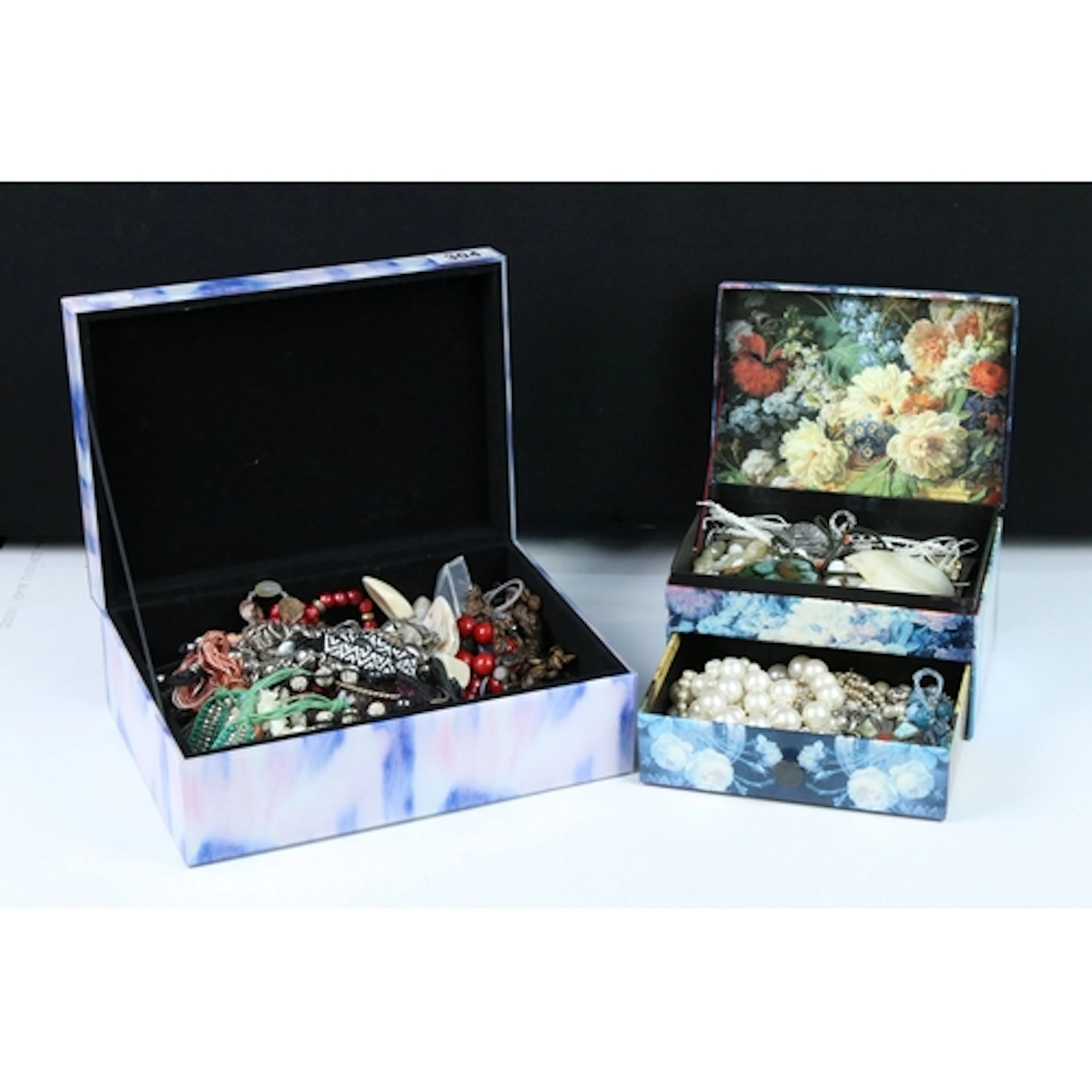 Quantity of costume jewellery comprising beaded necklaces, i...