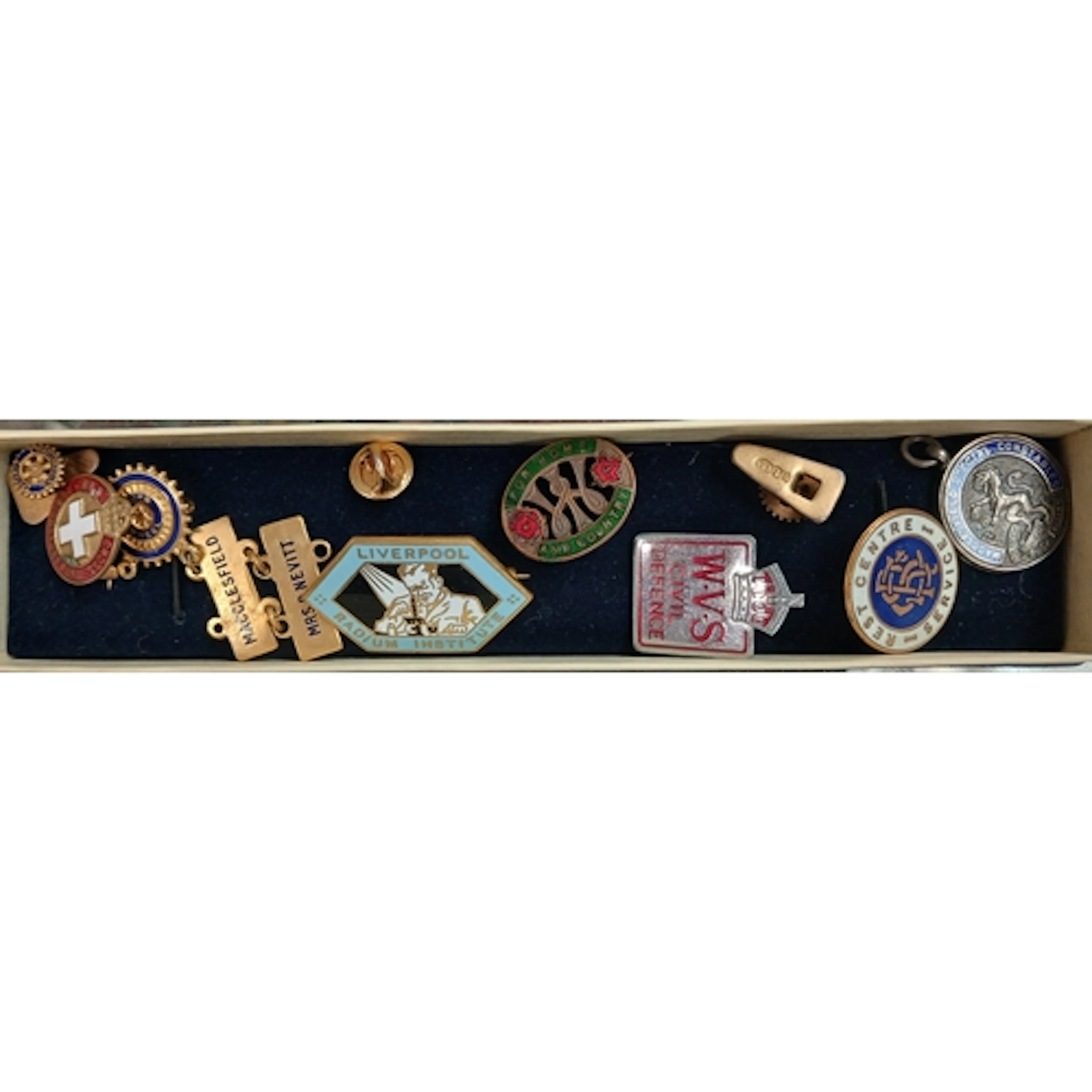 A group of assorted vintage badges & a silver medal.