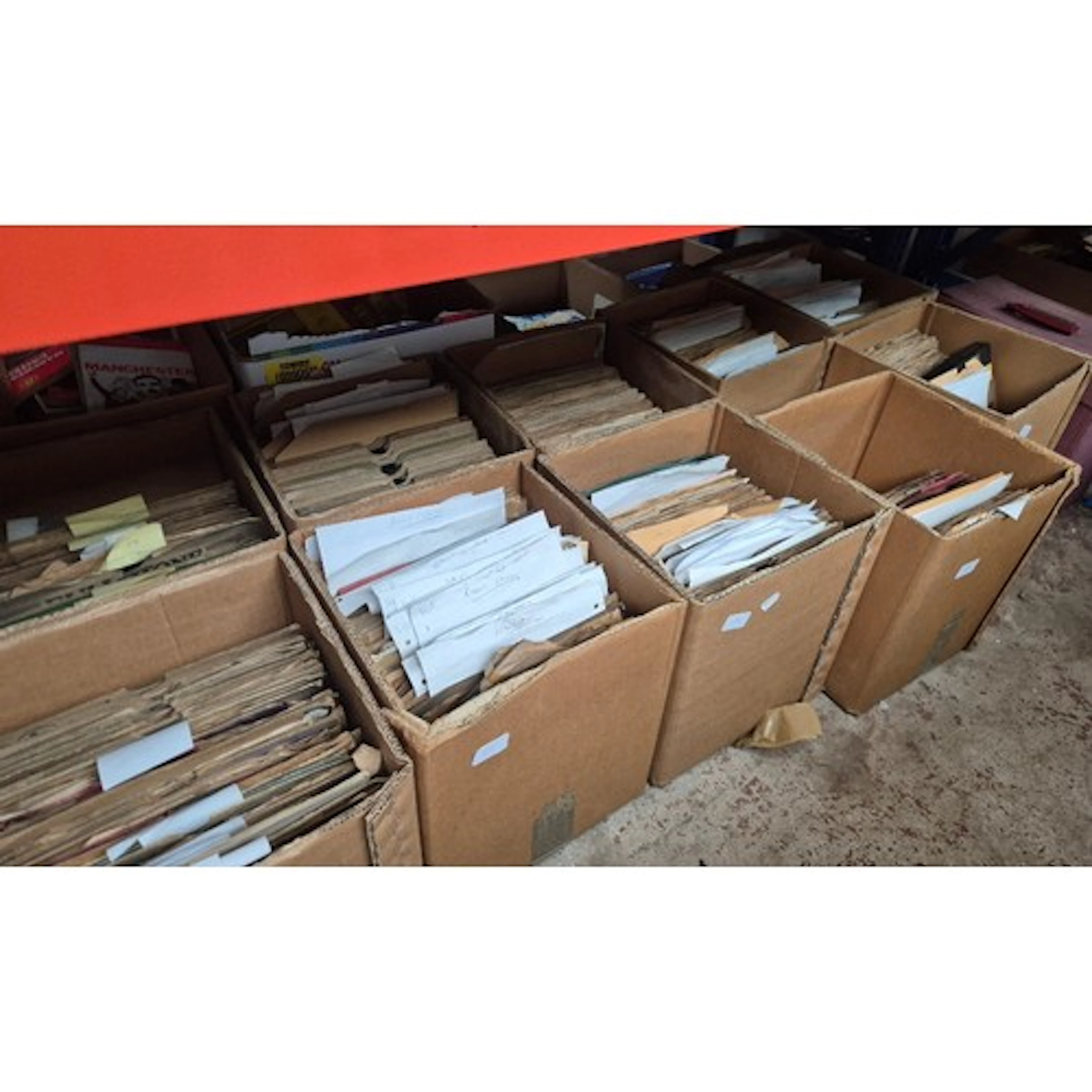 10 boxes and a case of 78rpm shellac records. Artistes inclu...