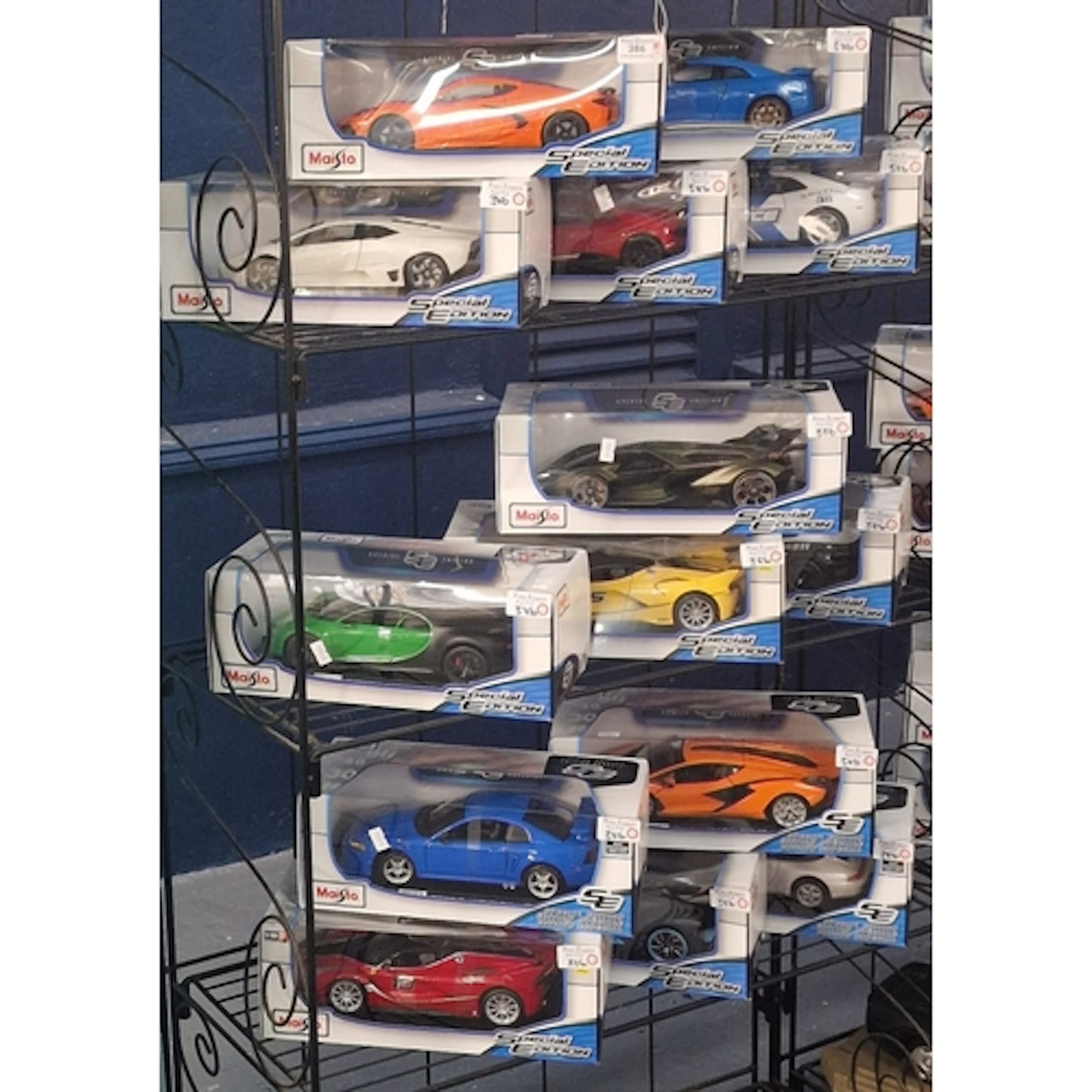 Collection of fourteen Maisto Special Edition 1:18 scale mod...