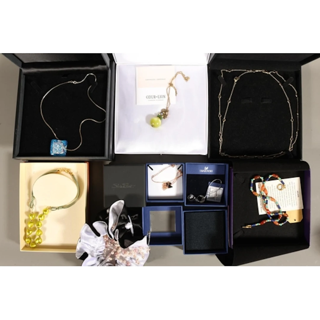 Costume jewellery to include a Murano glass necklace with gr...