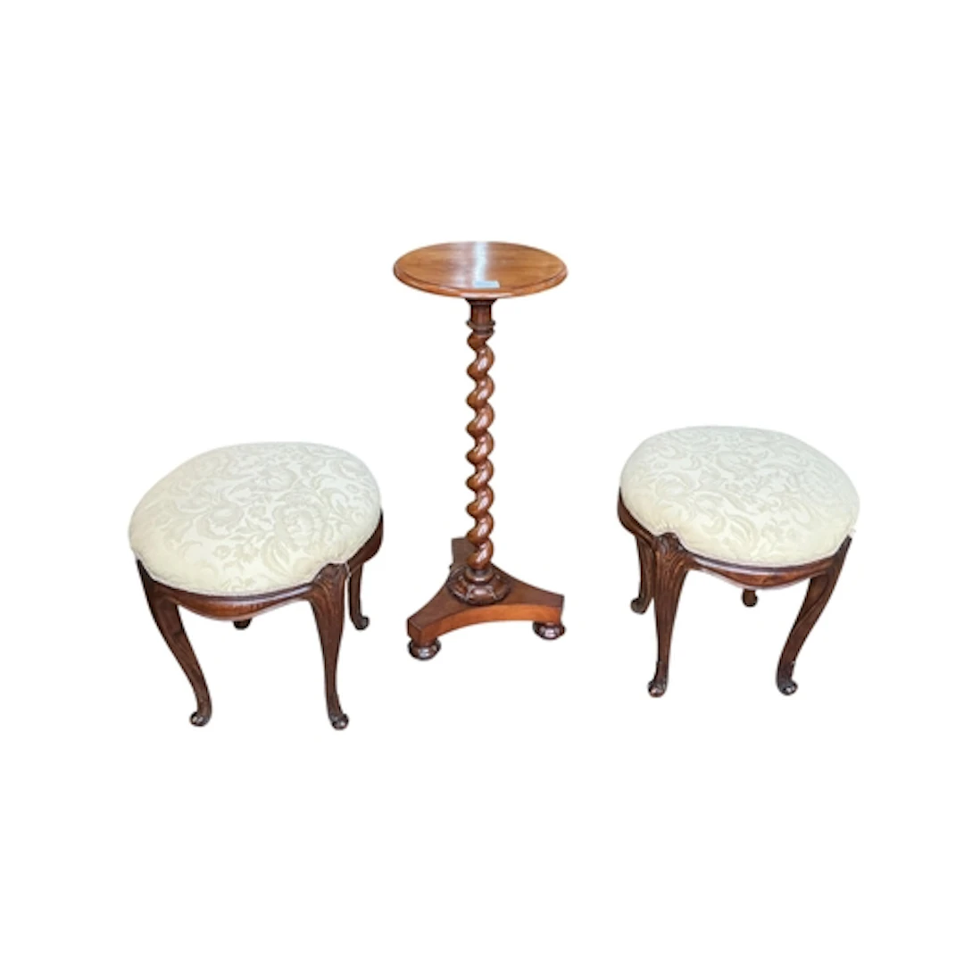 A William IV mahogany candle stand, diameter 30cm, height 80...