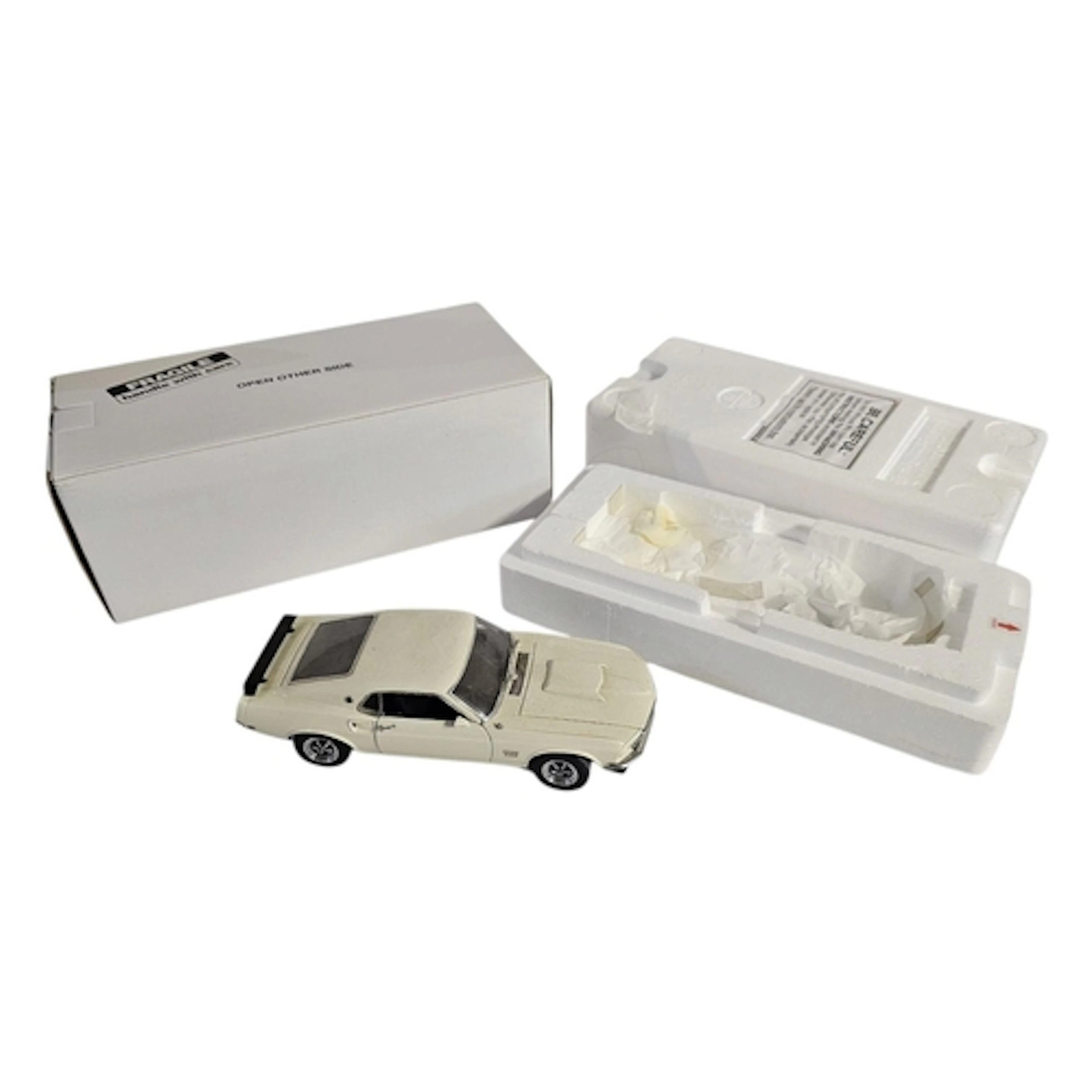 DANBURY MINT, 1969, FORD MUSTANG BOSS 429 In Wimbledon white...