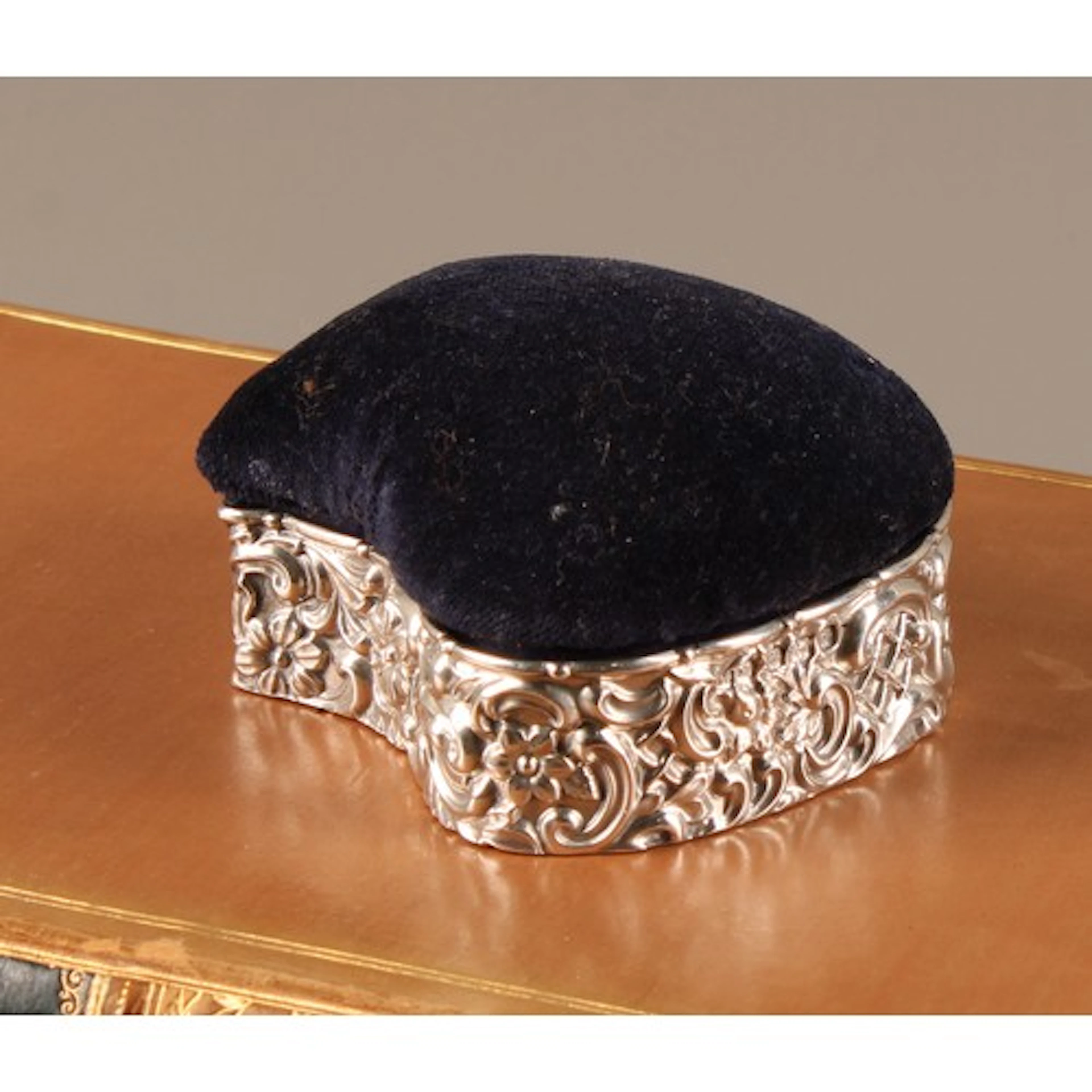 An Edwardian silver dressing table trinket box, embossed in ...