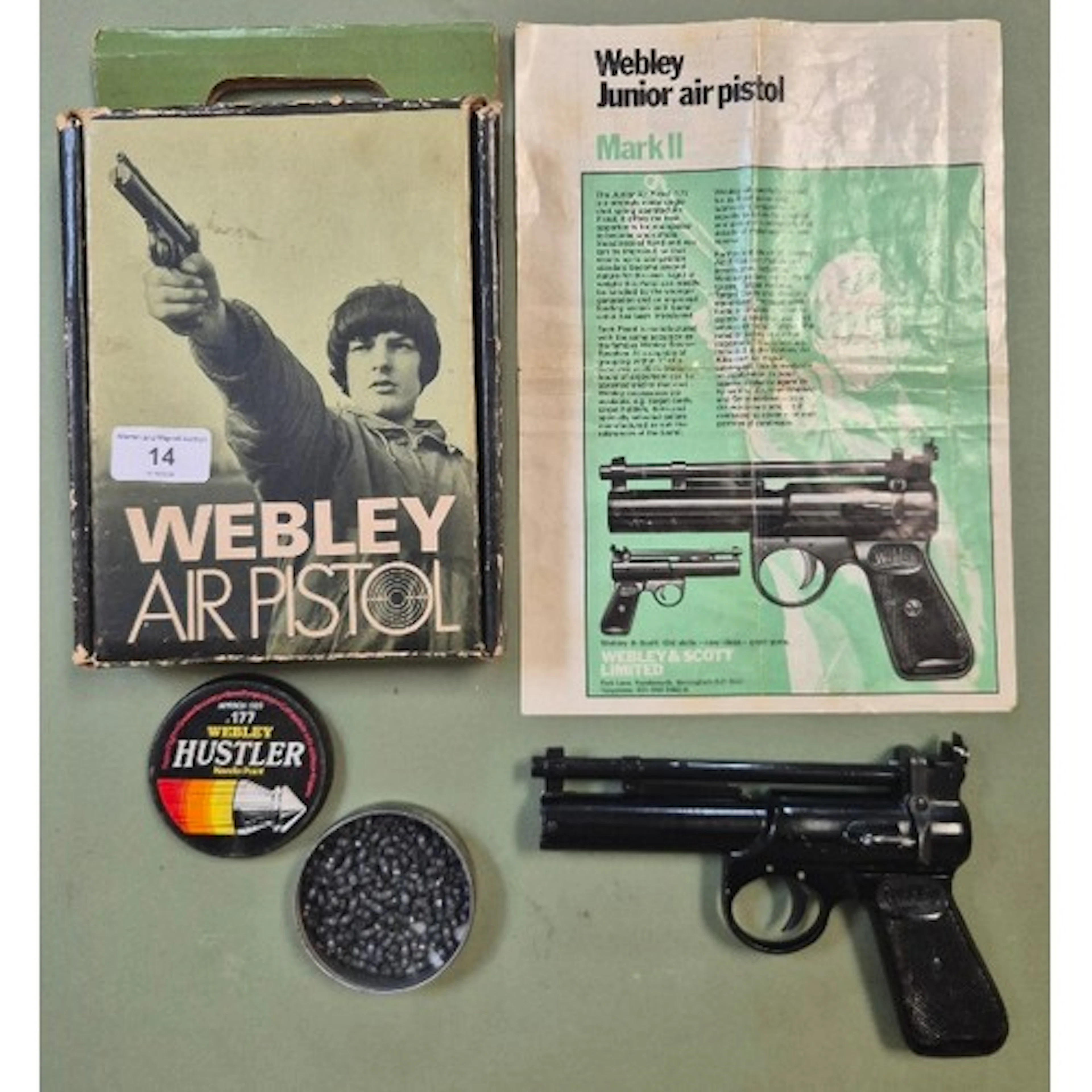 A Webley & Scott Junior MK II .177 calibre air pistol, 20cm ...