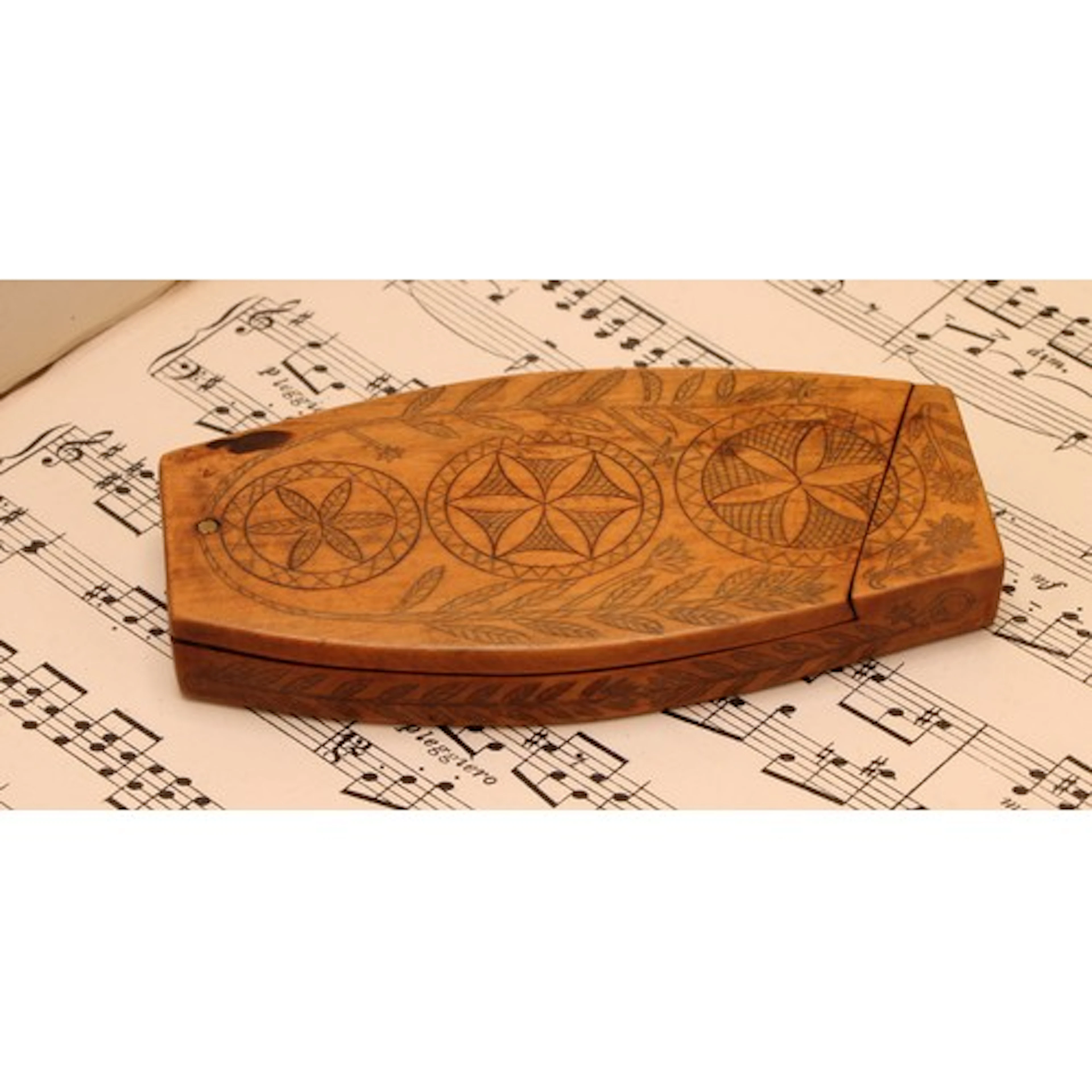 A 19th century continental box, finely engraved with flowerh...
