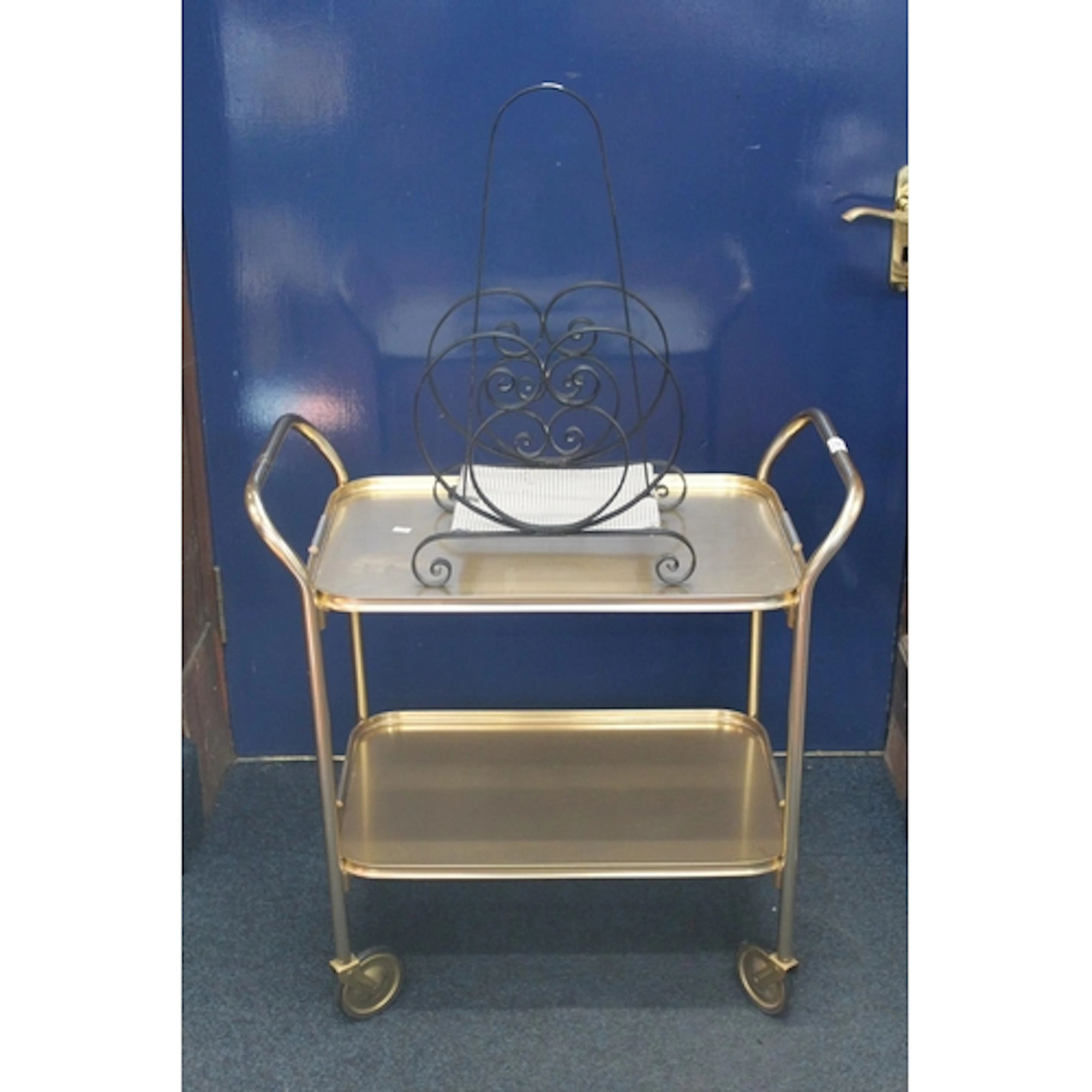 Drinks trolley and a magazine rack. (2)