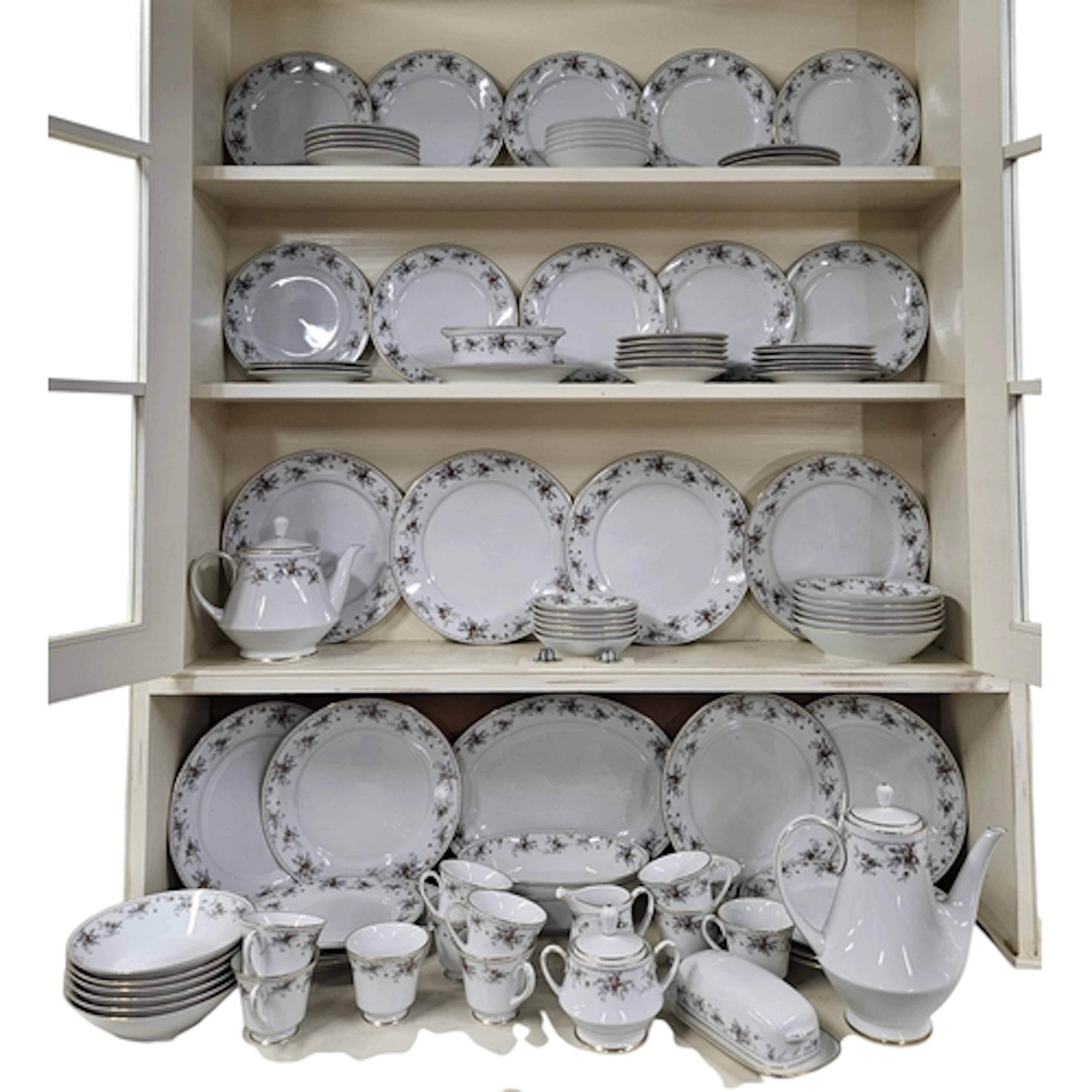 A large quantity of Legendary by Noritake, Secret Love Dinne...