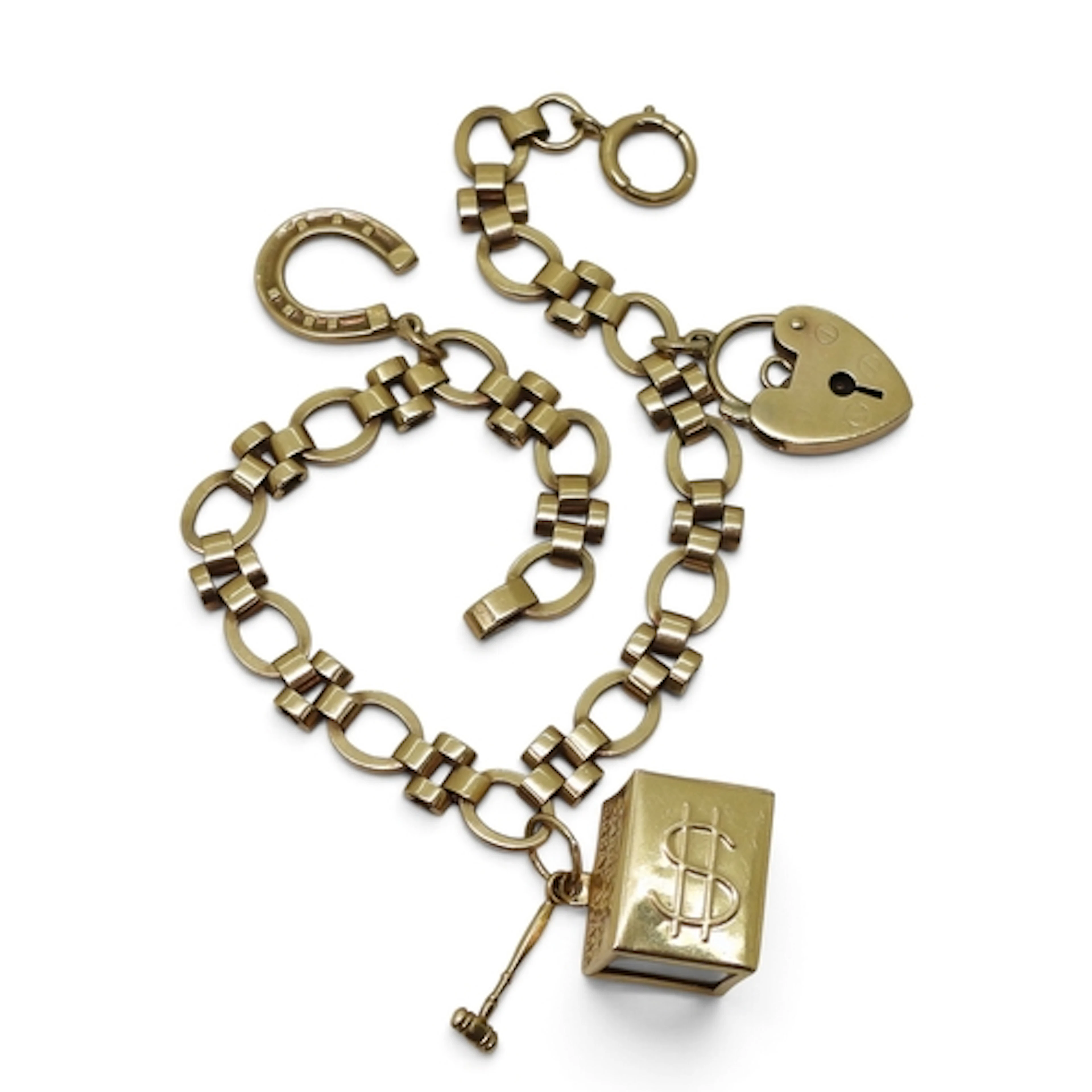 A 9ct gold fancy chain bracelet, with a 9ct heart shaped cla...