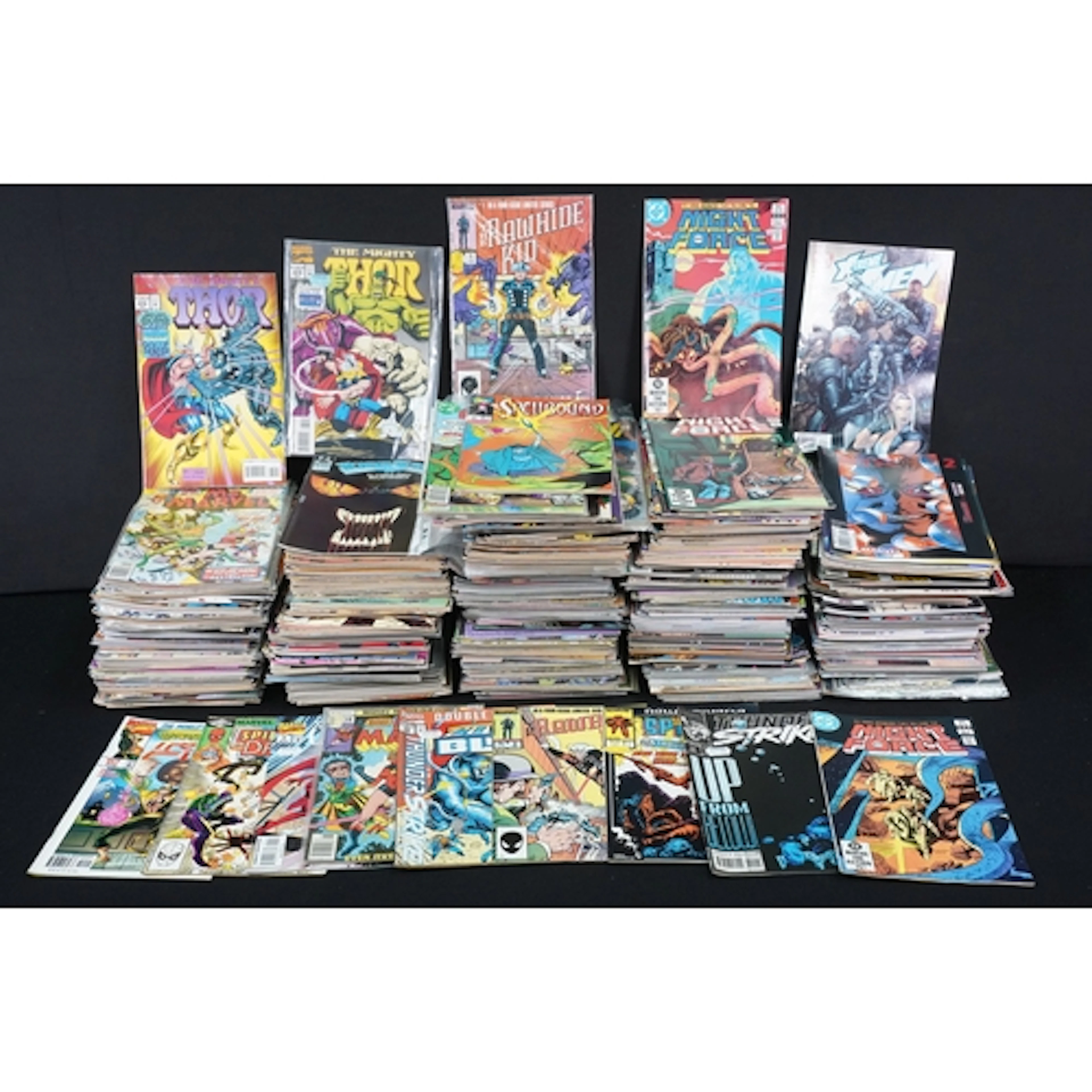 Comics - Over 400 comics to include Marvel, DC, Vertigo, Dar...