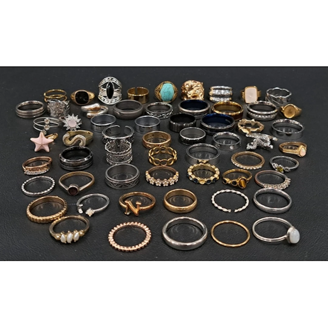LARGE SELECTION OF COSTUME AND FASHION RINGS including ename...