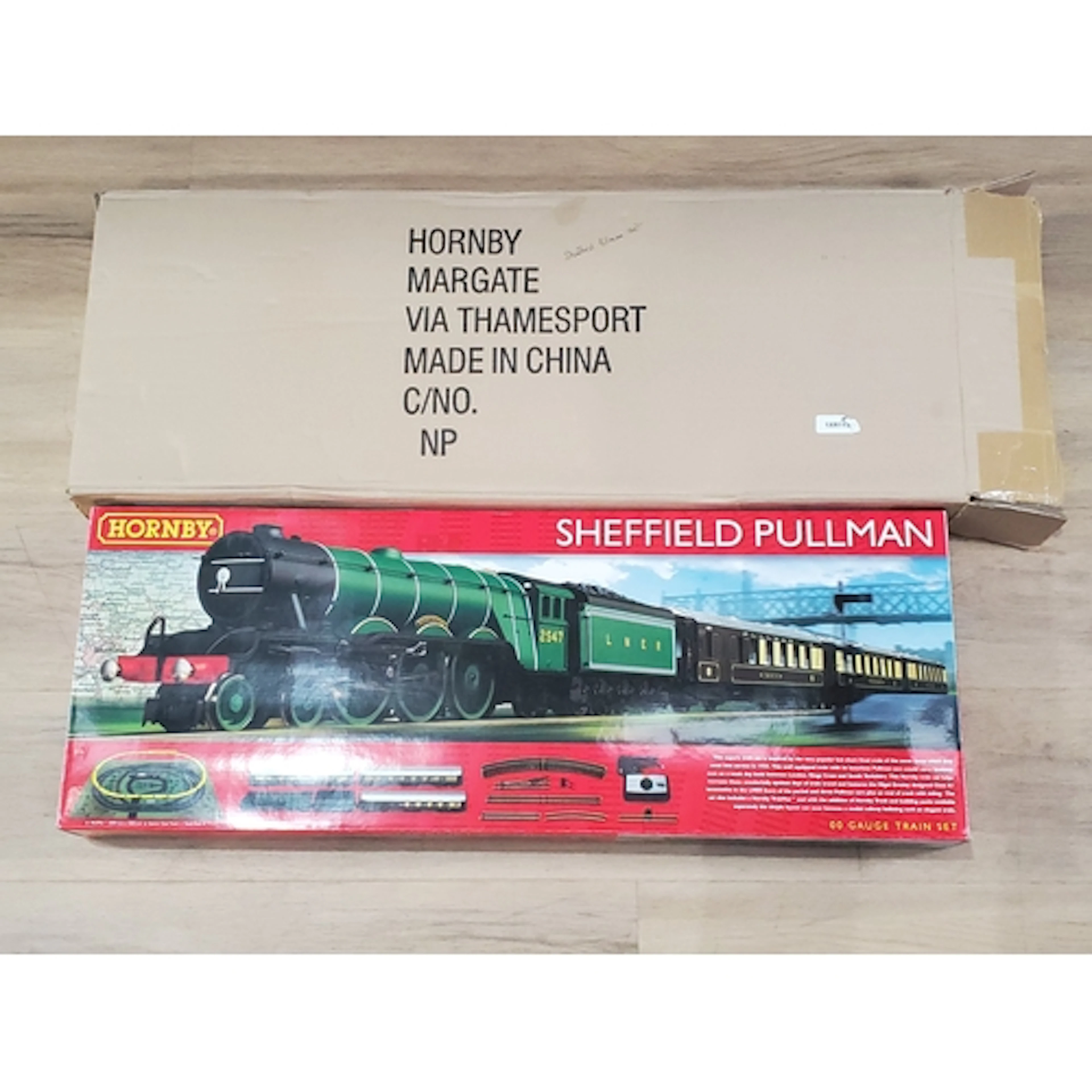 Hornby (China) R1135 'Sheffield Pullman' Train Set containin...