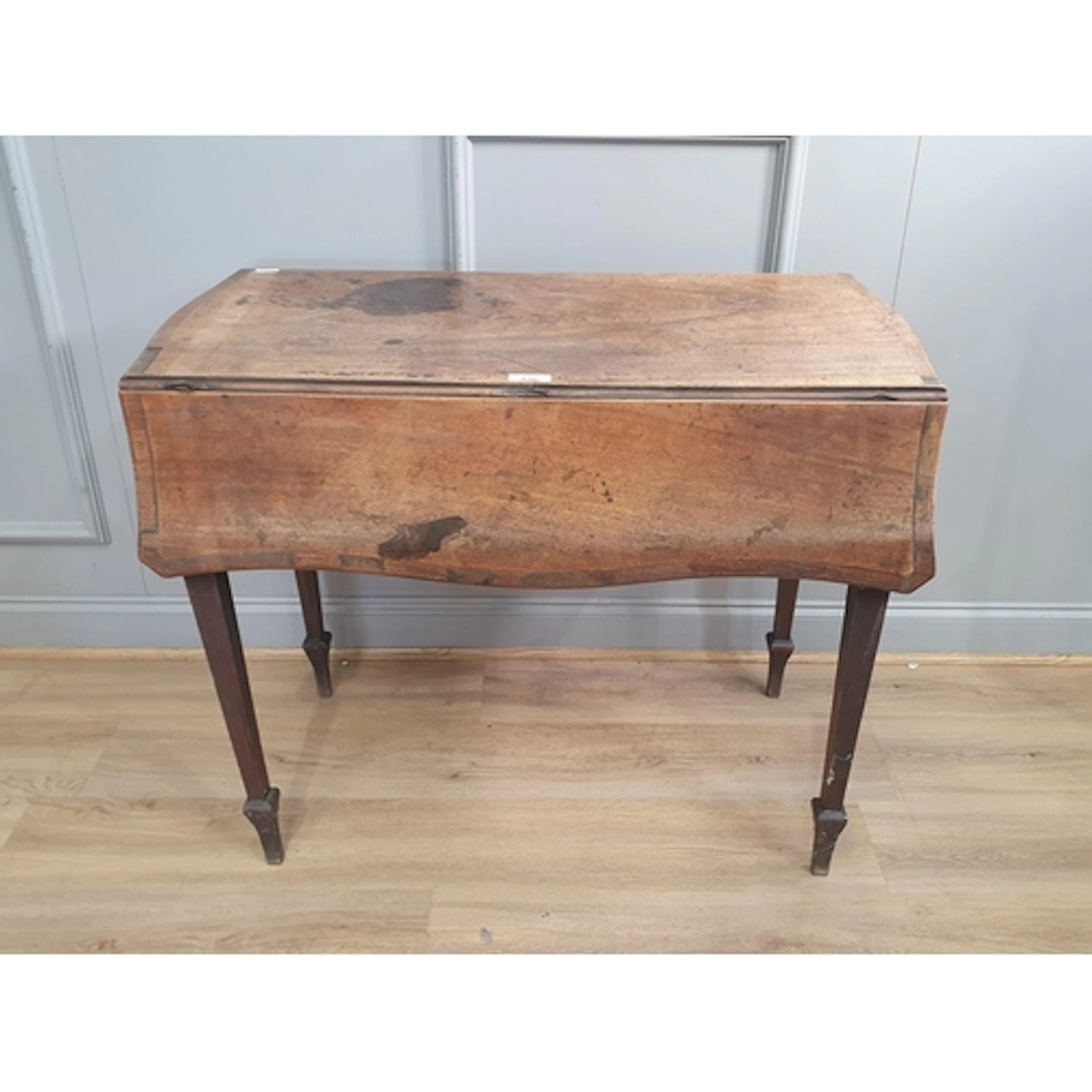 A mahogany butterfly Pembroke Table fitted single drawer rai...