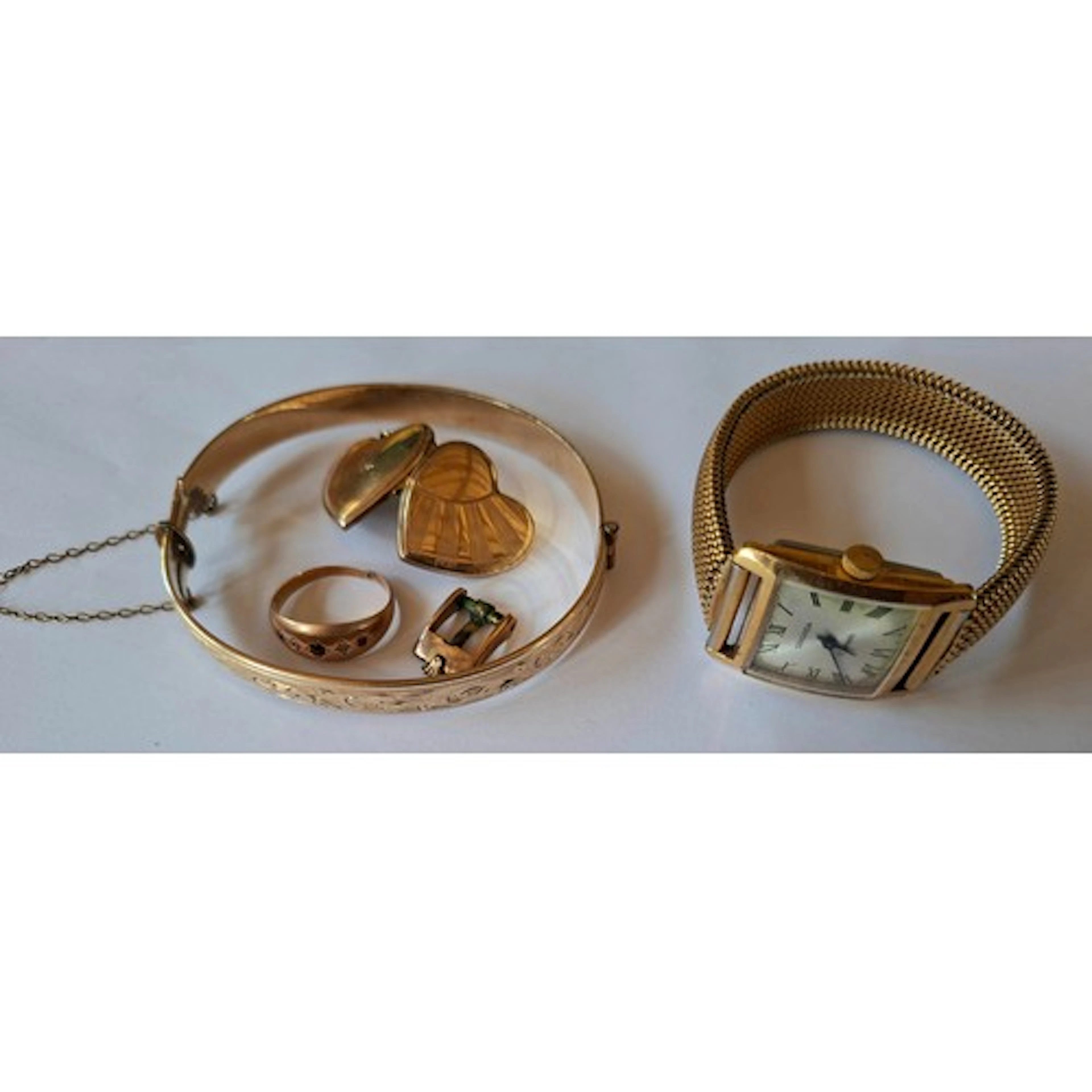 A 9ct gold metal core engraved and hinged bangle, total weig...